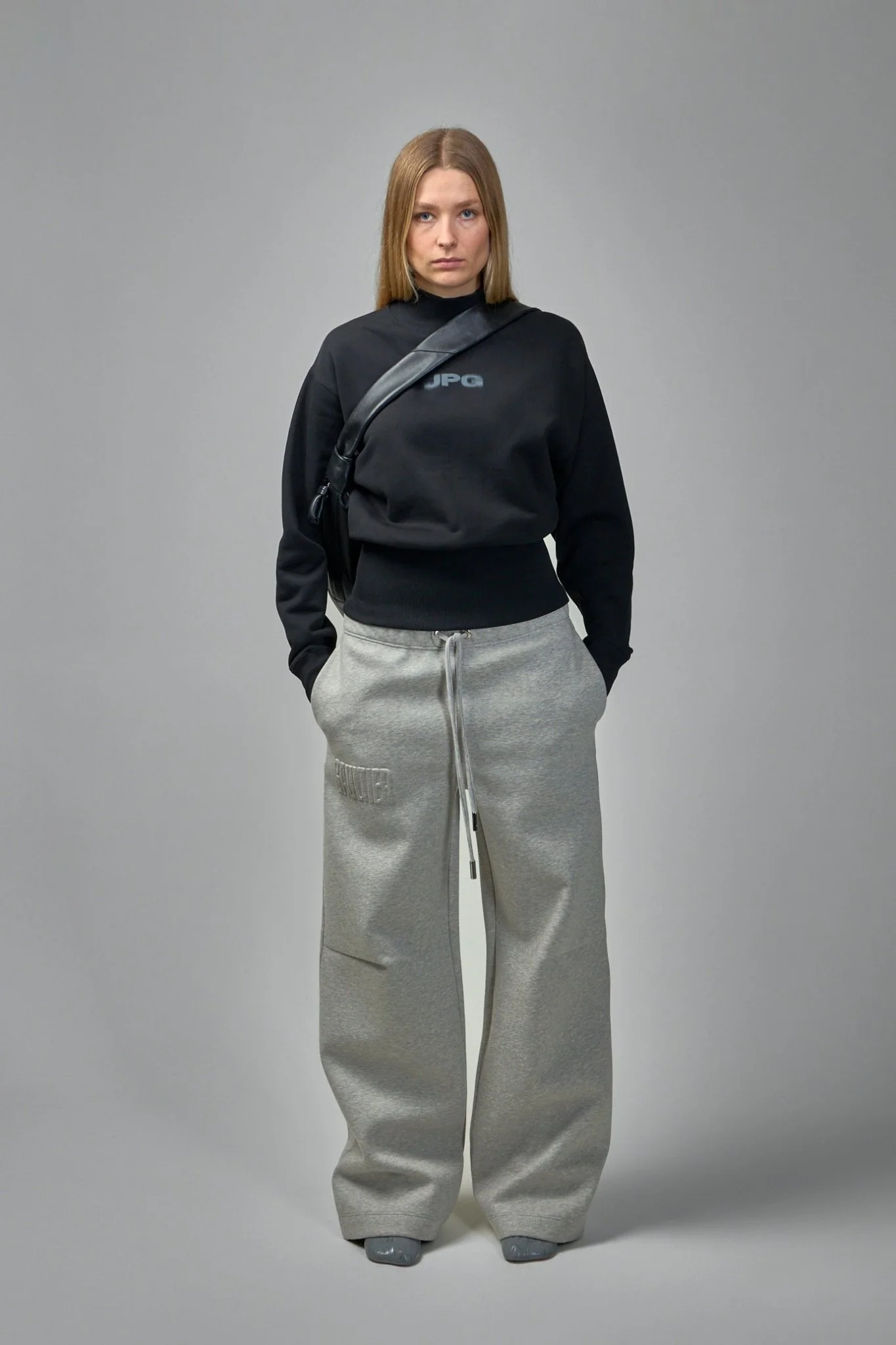 Cropped Crew Neck - Image 5