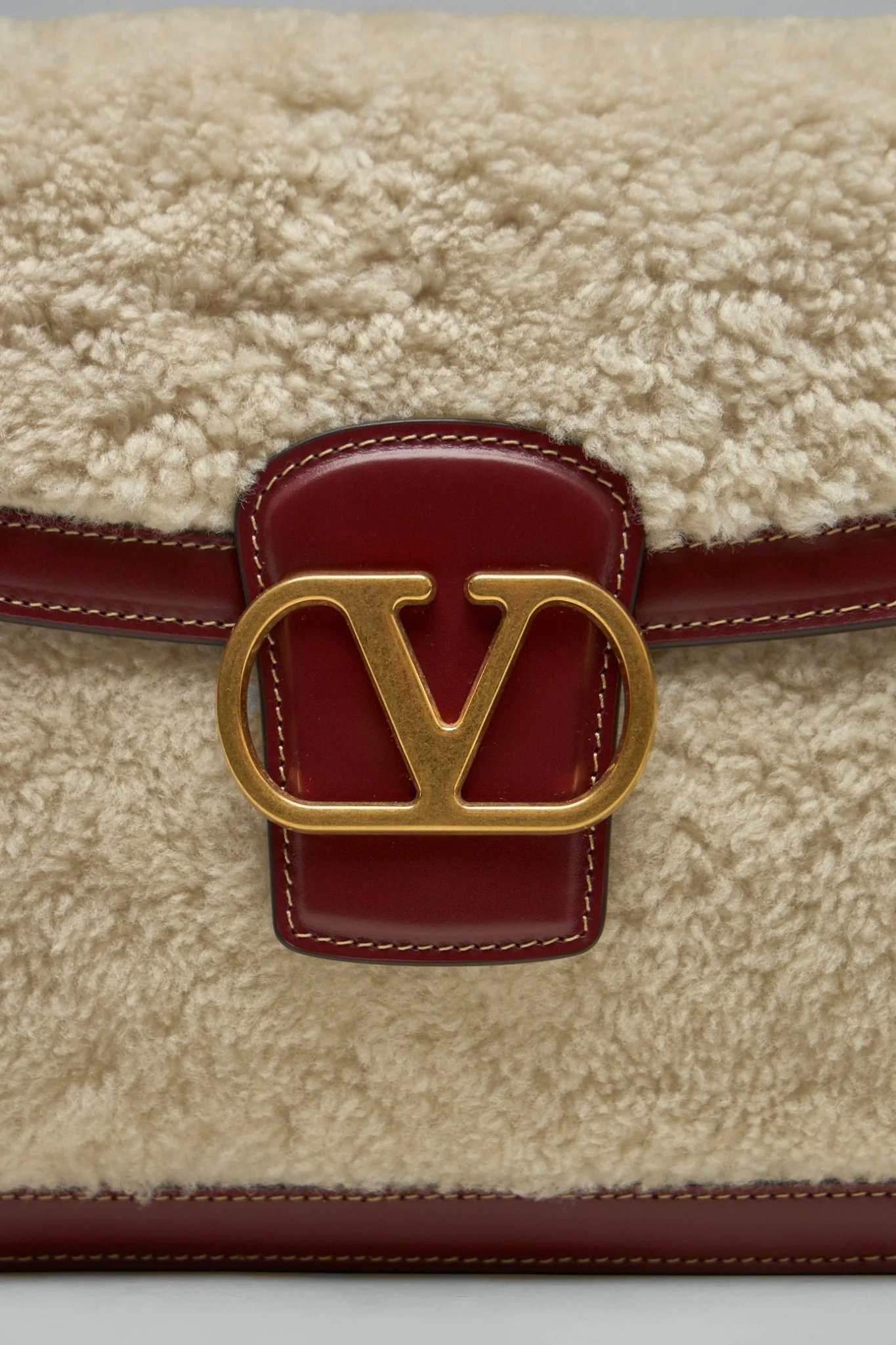 VLogo Plaque Foldover Top Shoulder Bag - Image 4