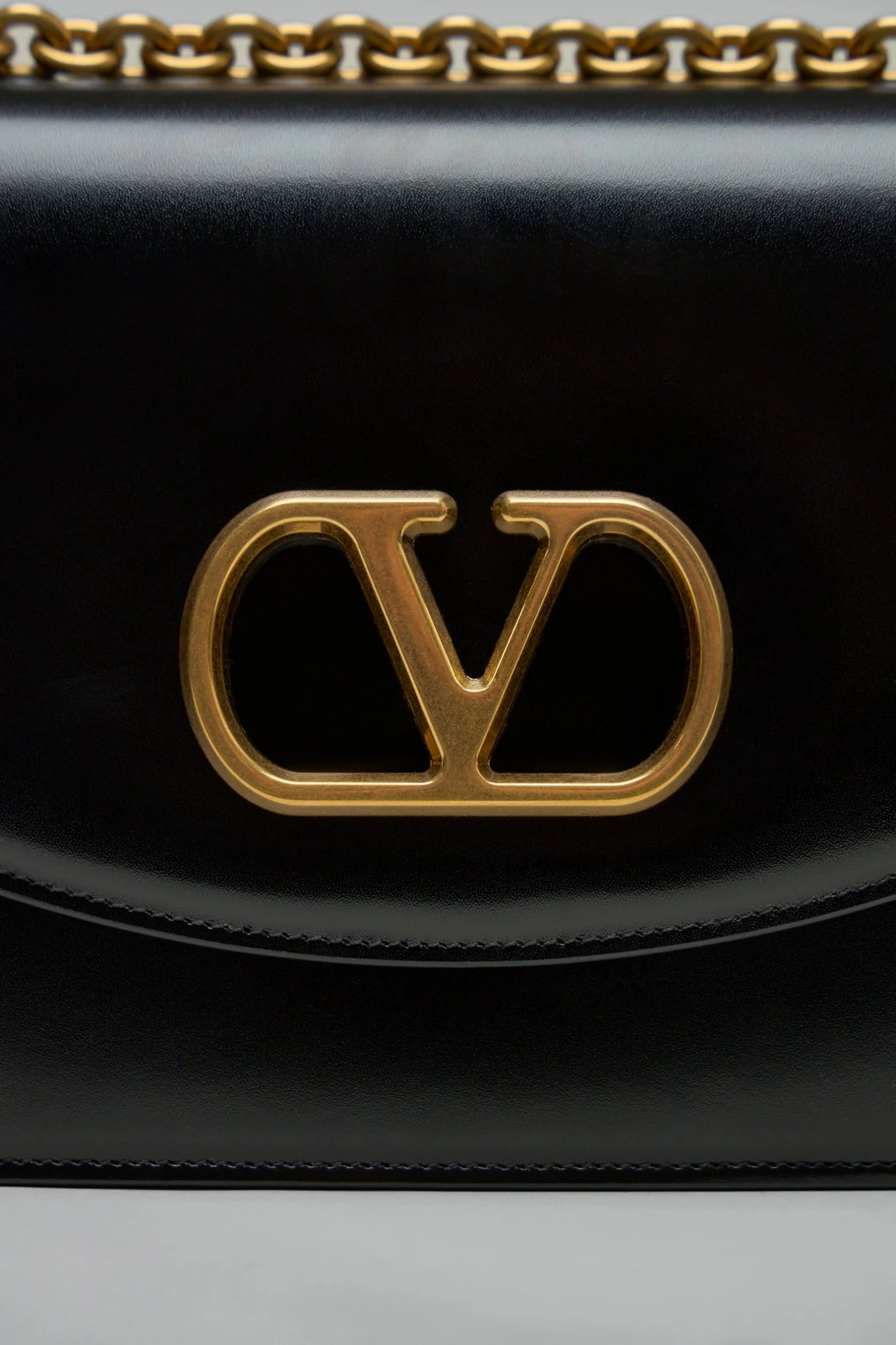 VLogo Signature Foldover Top Shoulder Bag - Image 5
