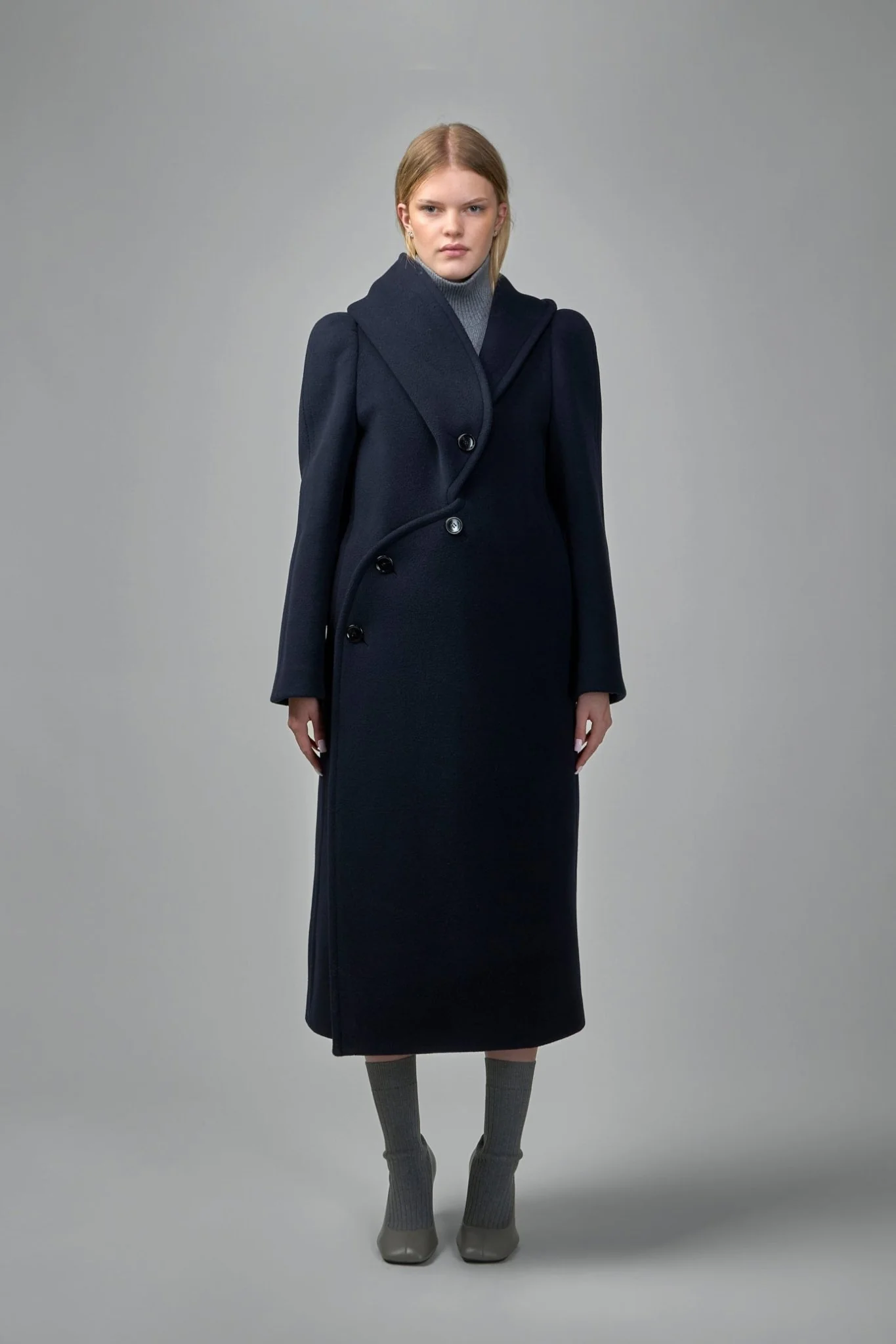Curved Coat Wool - Image 2
