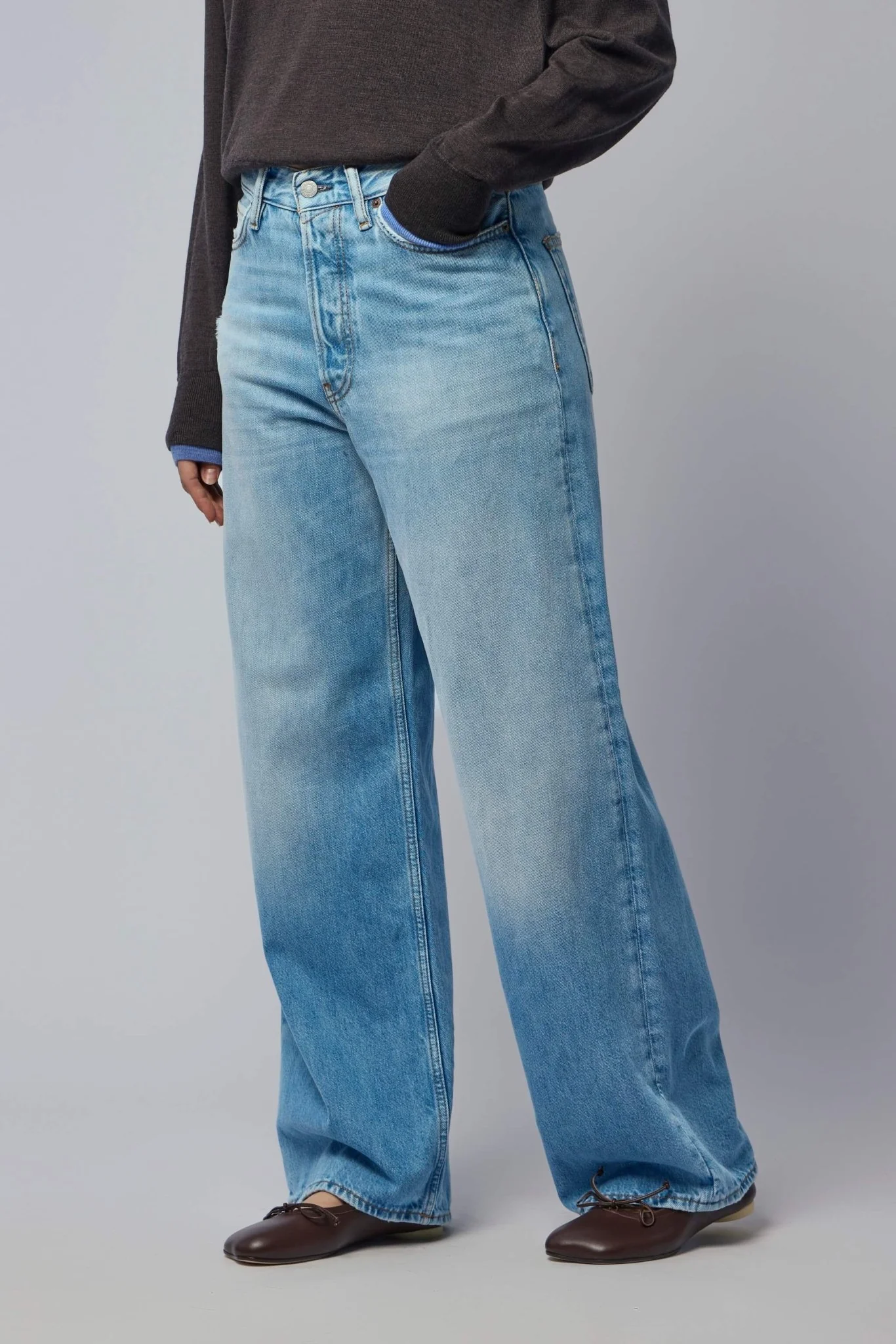 1981 U Light Blue Vintage - Image 3