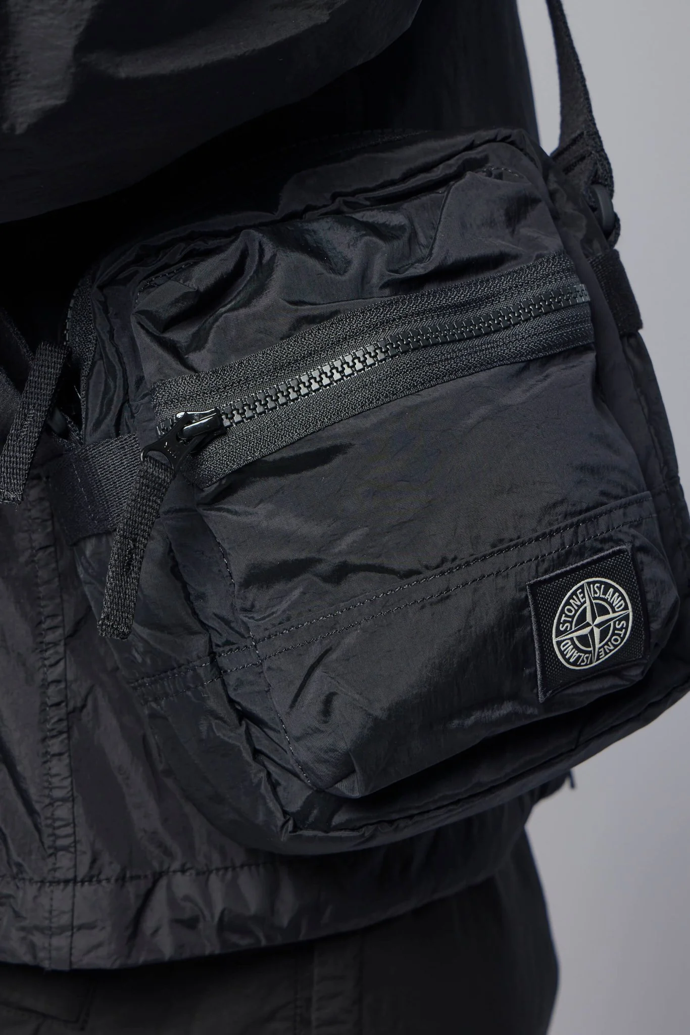 Cross Body Sleeve Body Bag - Image 4