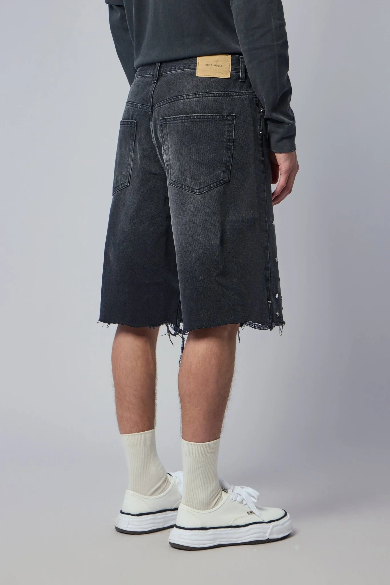 Cross Pin Baggy Jeans Shorts - Image 5