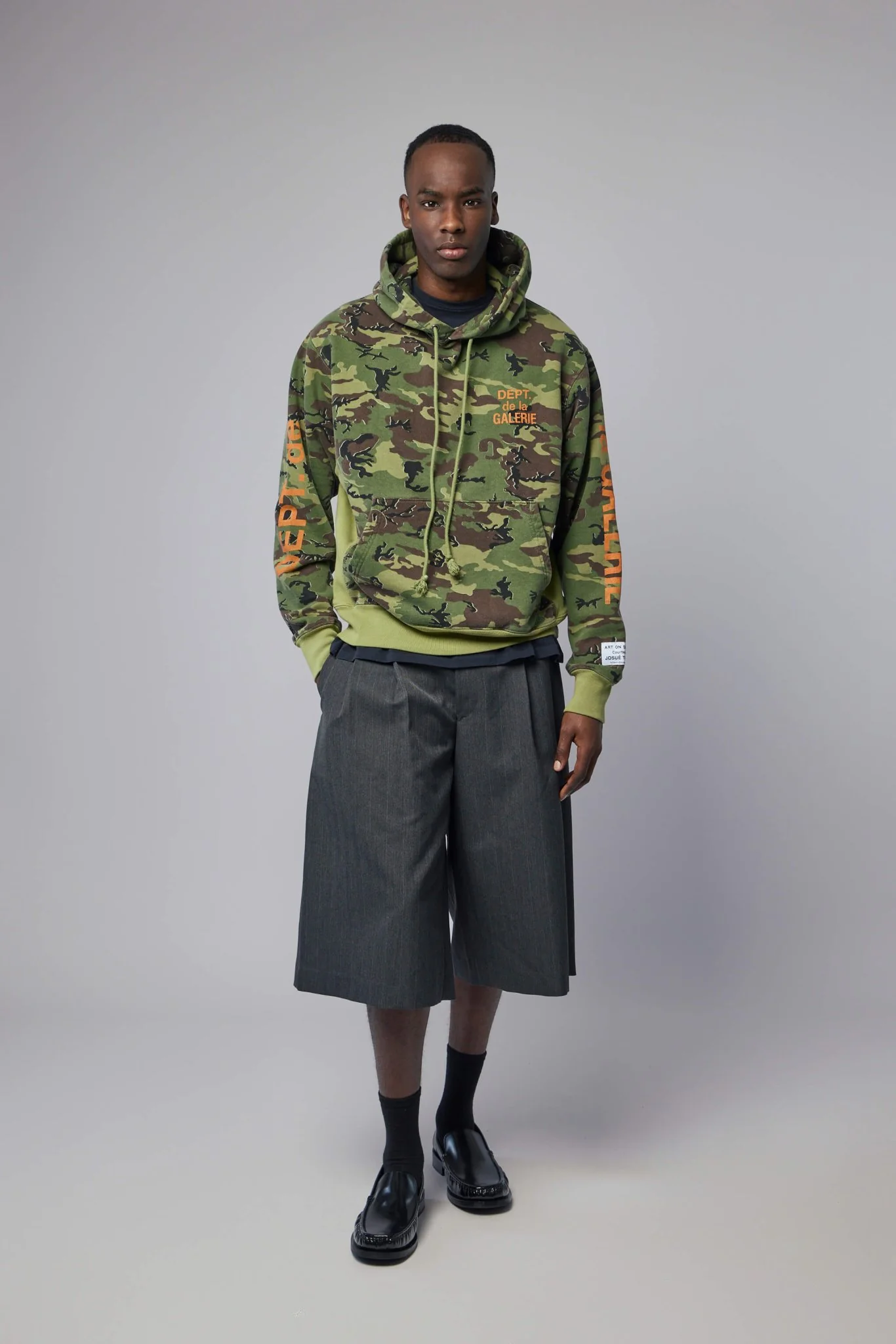 Dépt. De La Galerie Hoodie - Image 9