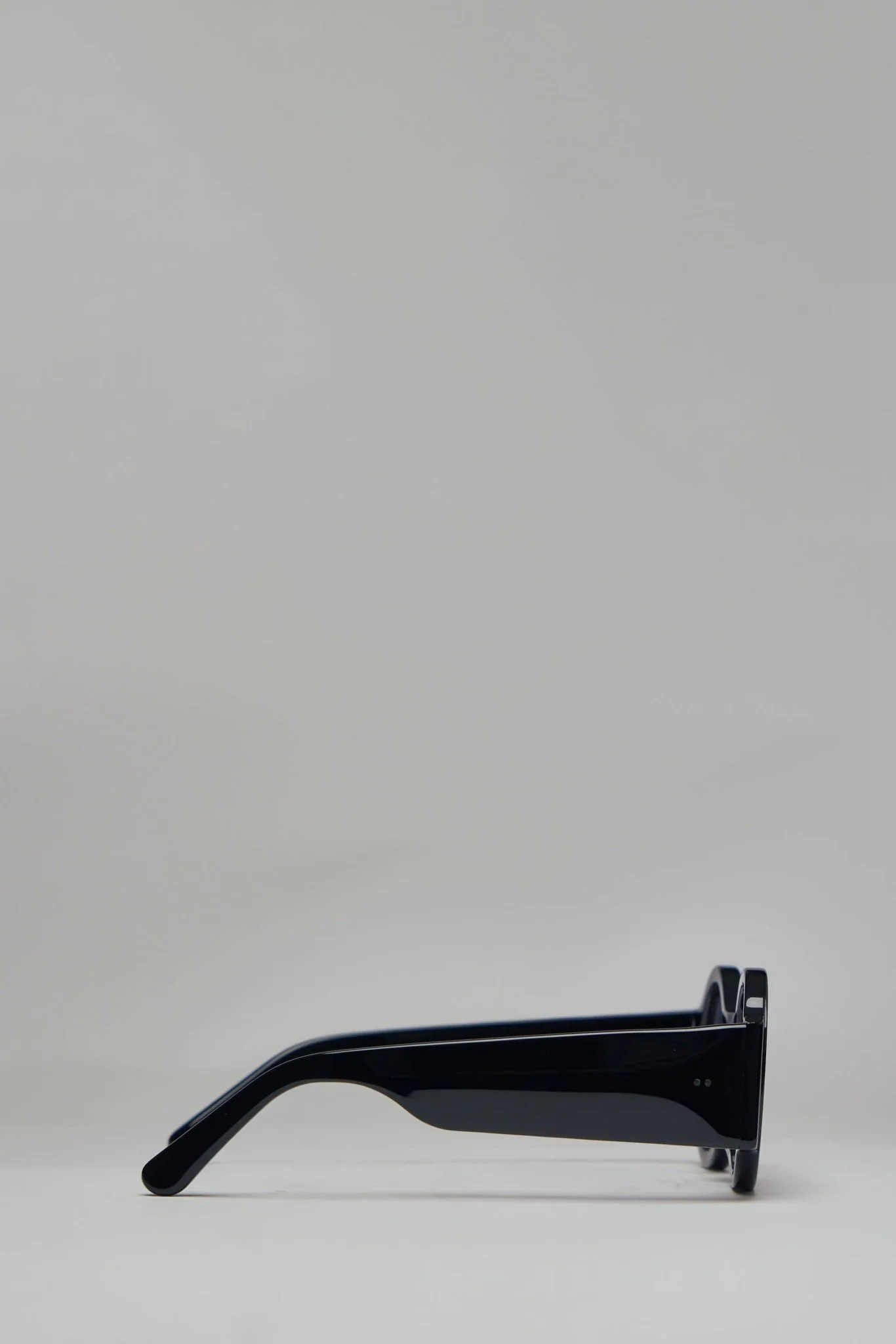 Round Sunglasses - Image 3
