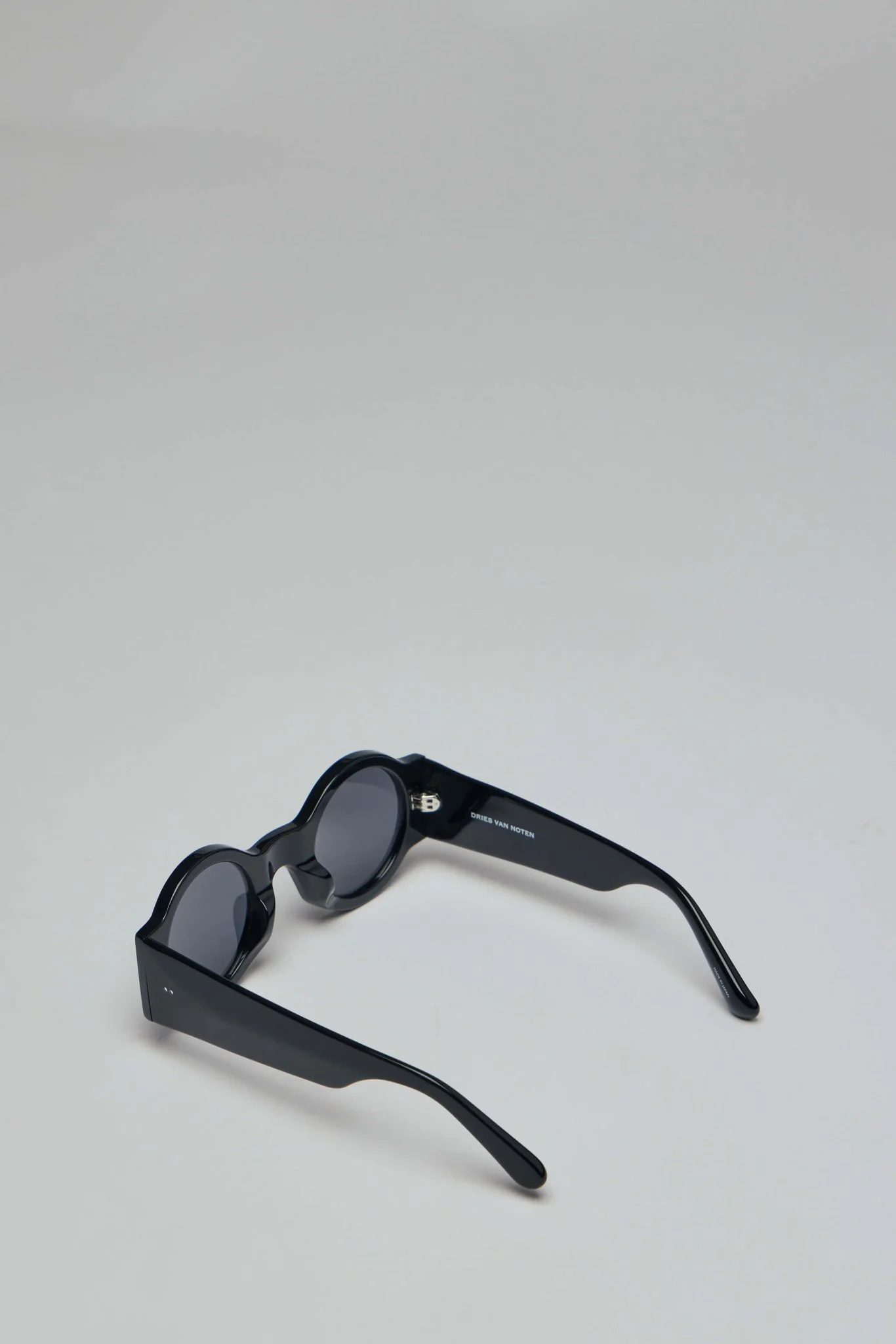 Round Sunglasses - Image 4