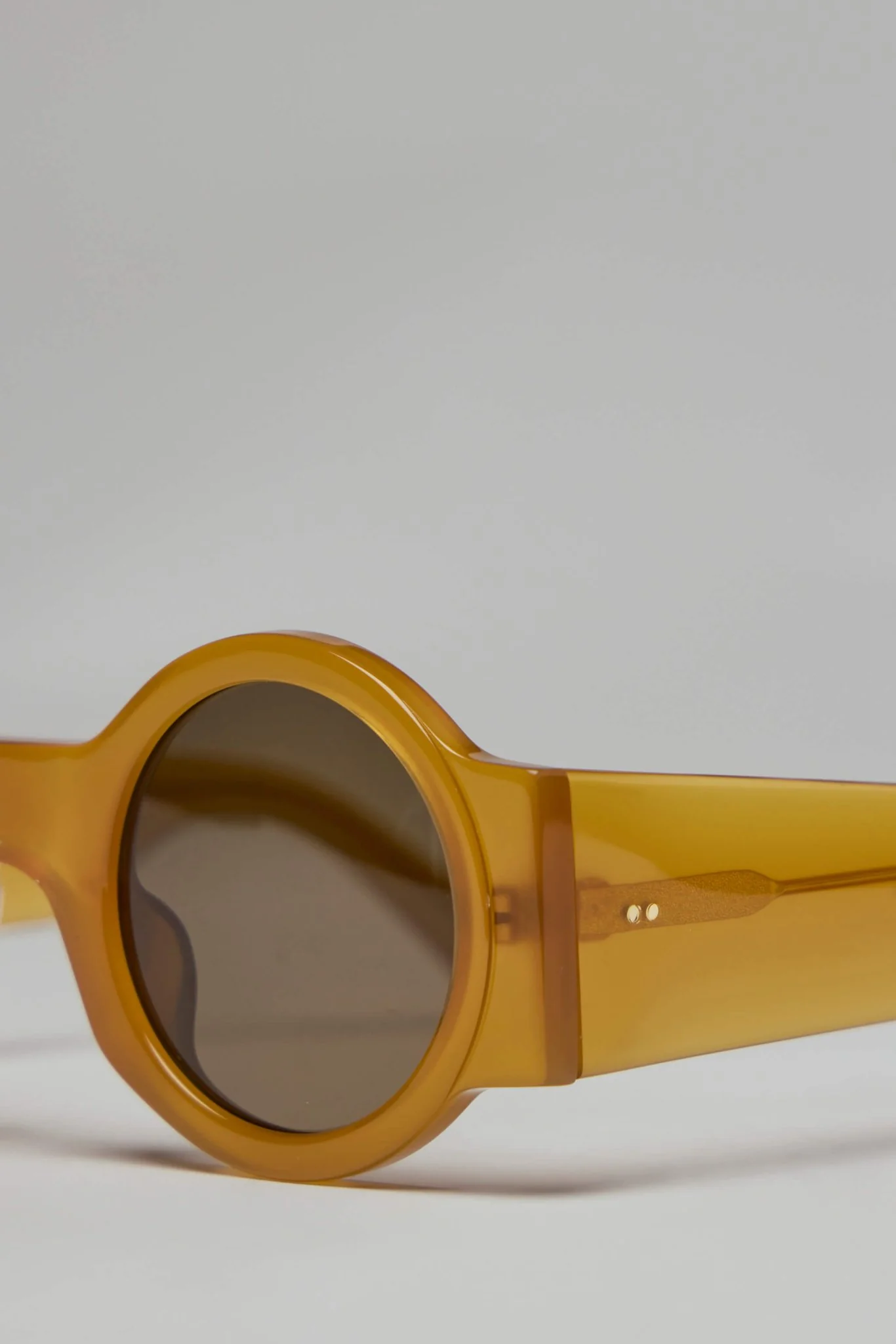 Round Sunglasses - Image 4