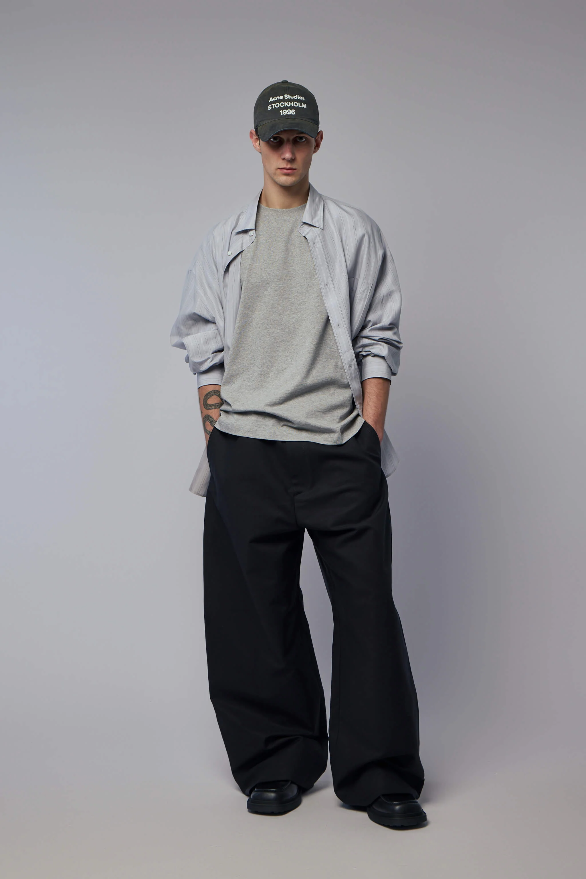 Logo T-shirt - Relaxed Unisex Fit - Image 6