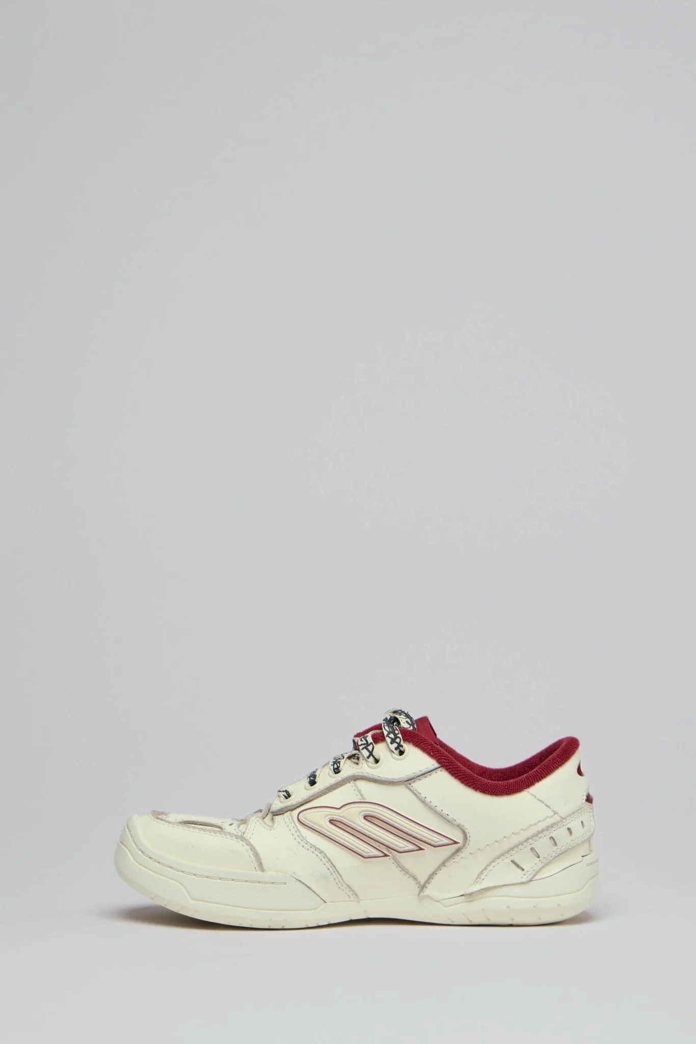 Hamptons Medium Worn-out Sneaker - Image 3