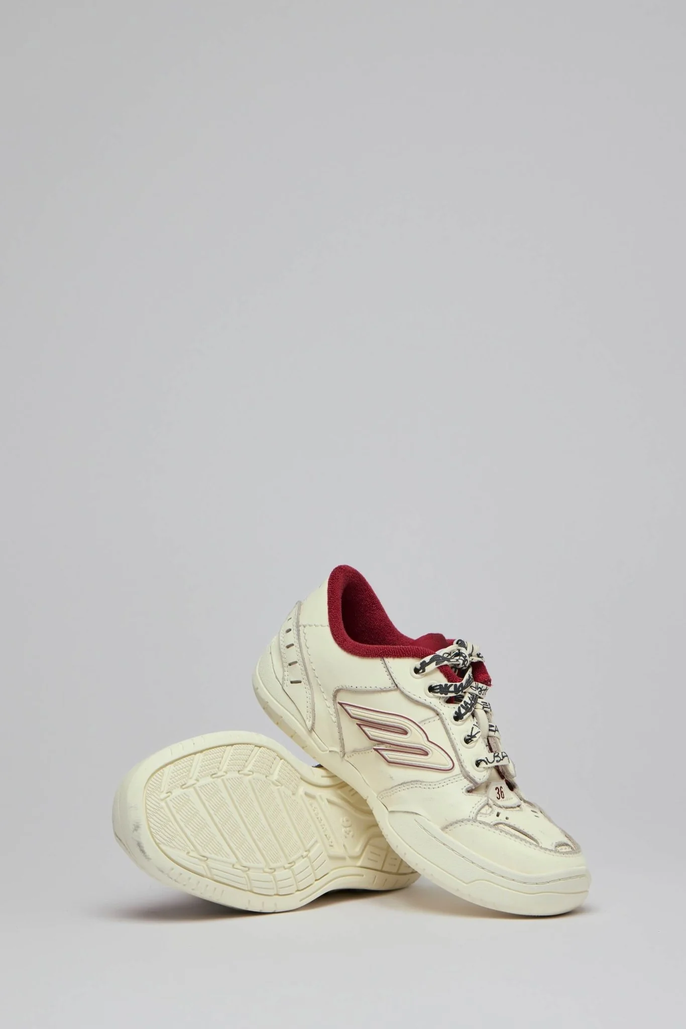 Hamptons Medium Worn-out Sneaker - Image 5