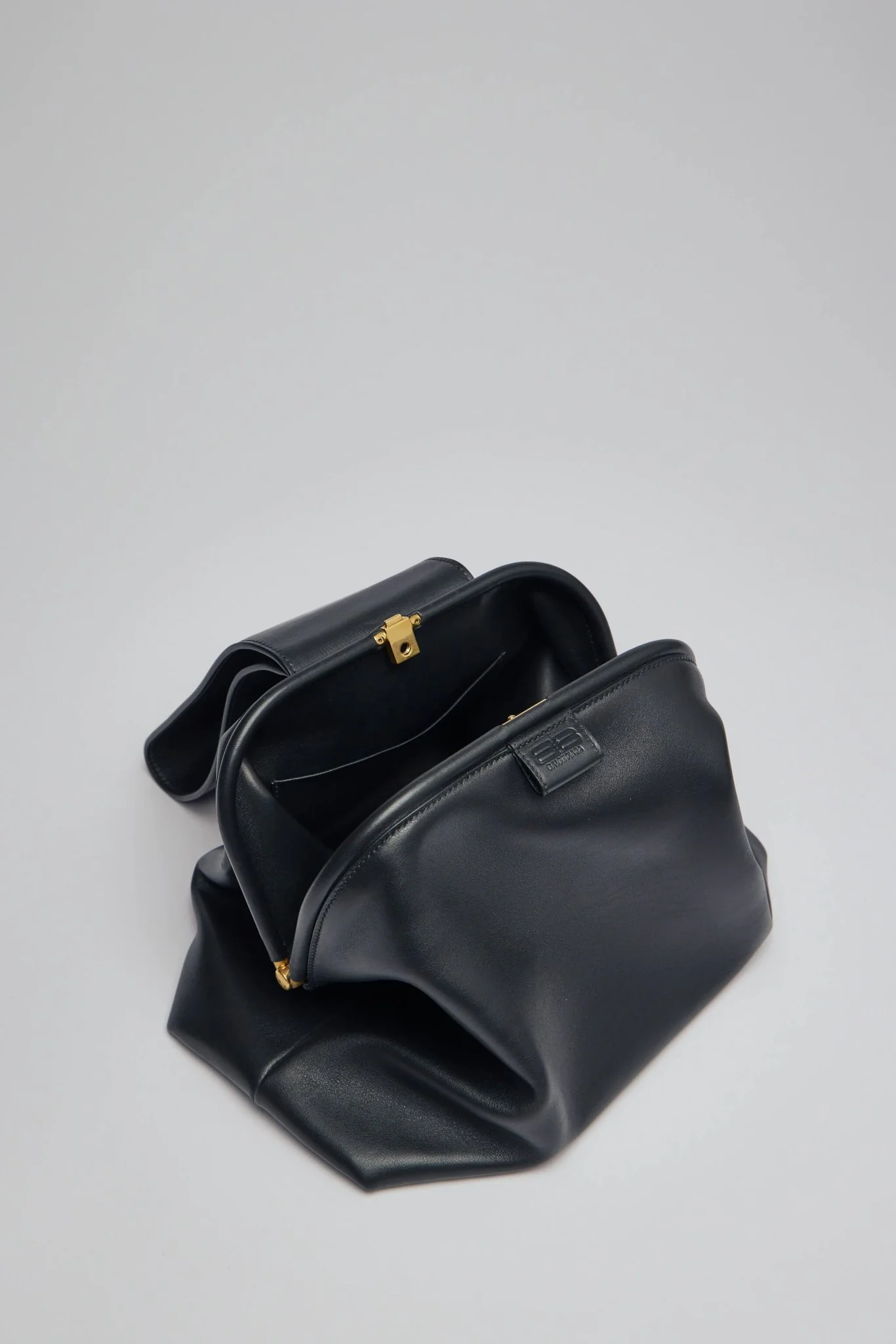 Handsfree Bag Medium with Handle - Image 6