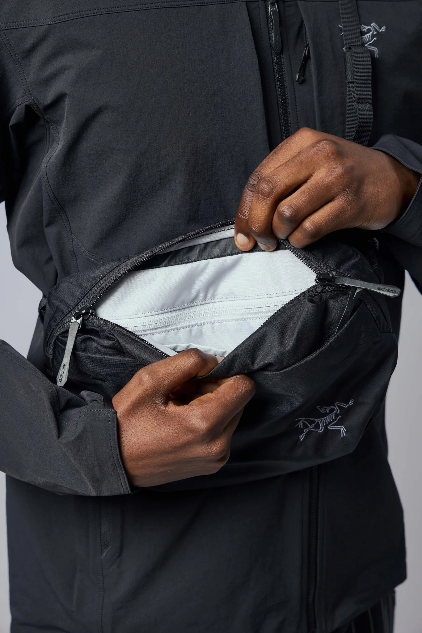 Heliad Crossbody Bag - Image 6