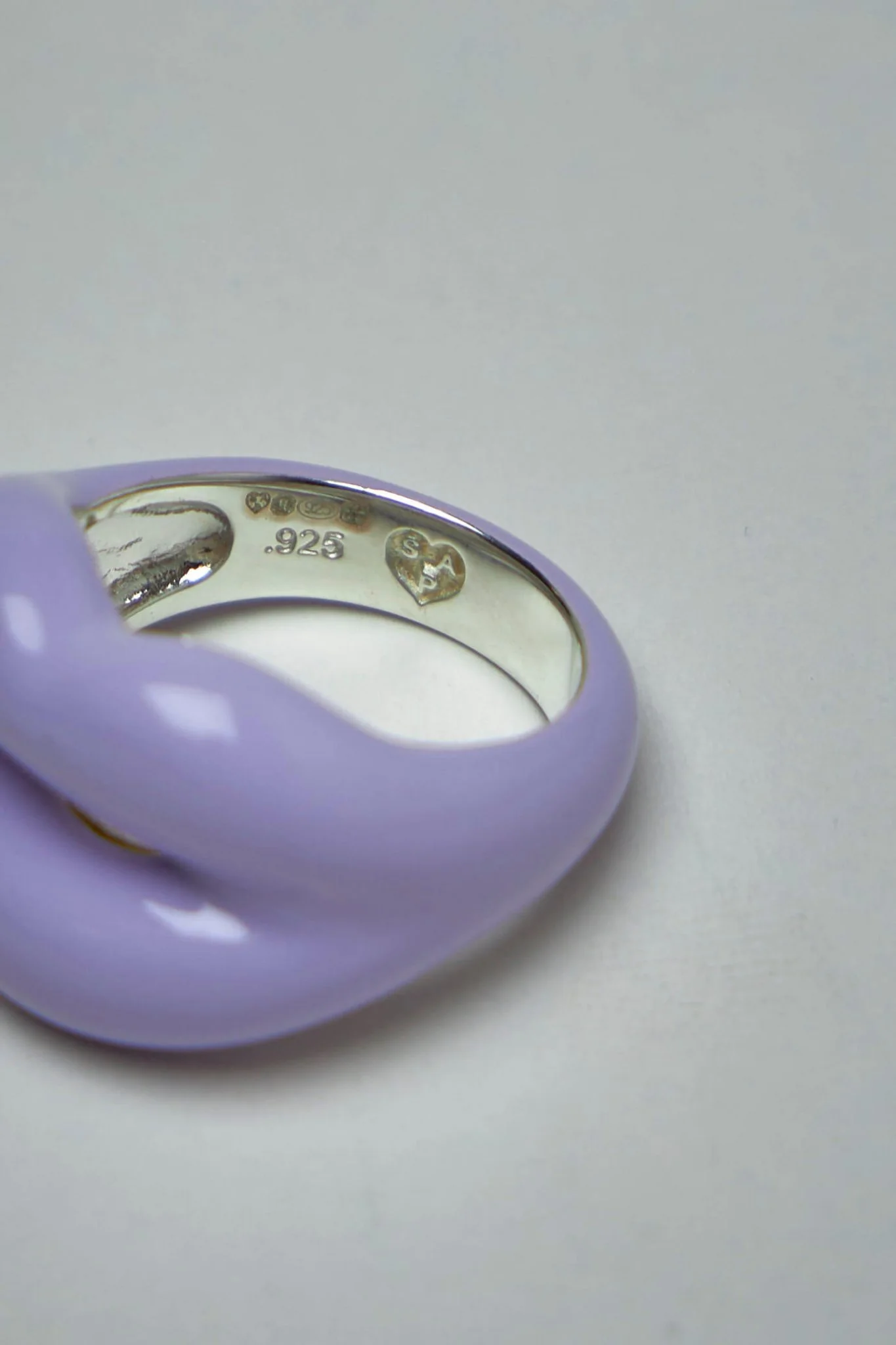 Hotlips Pastel Lilac - Image 4