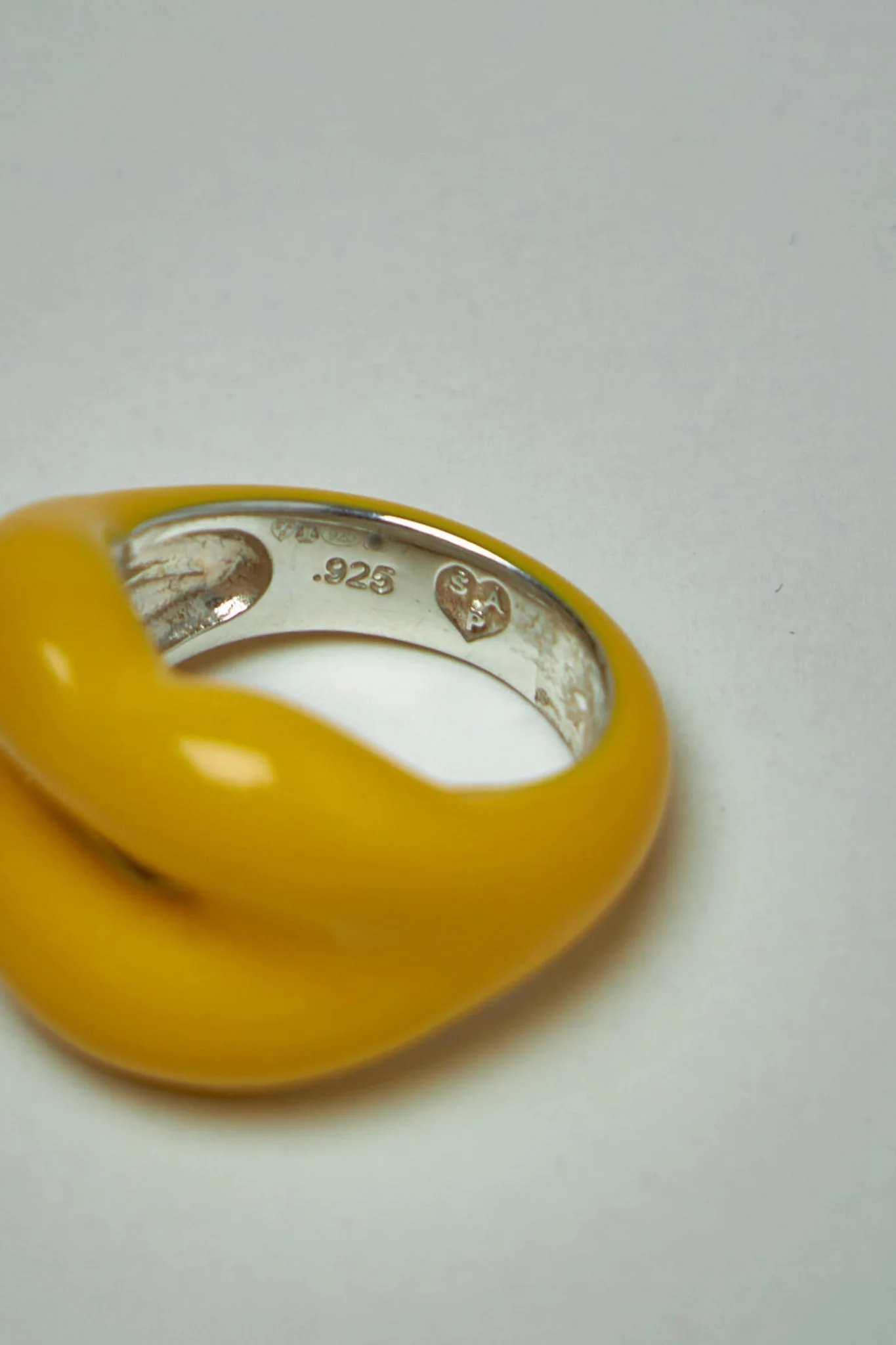 Hotlips Banana Yellow - Image 4