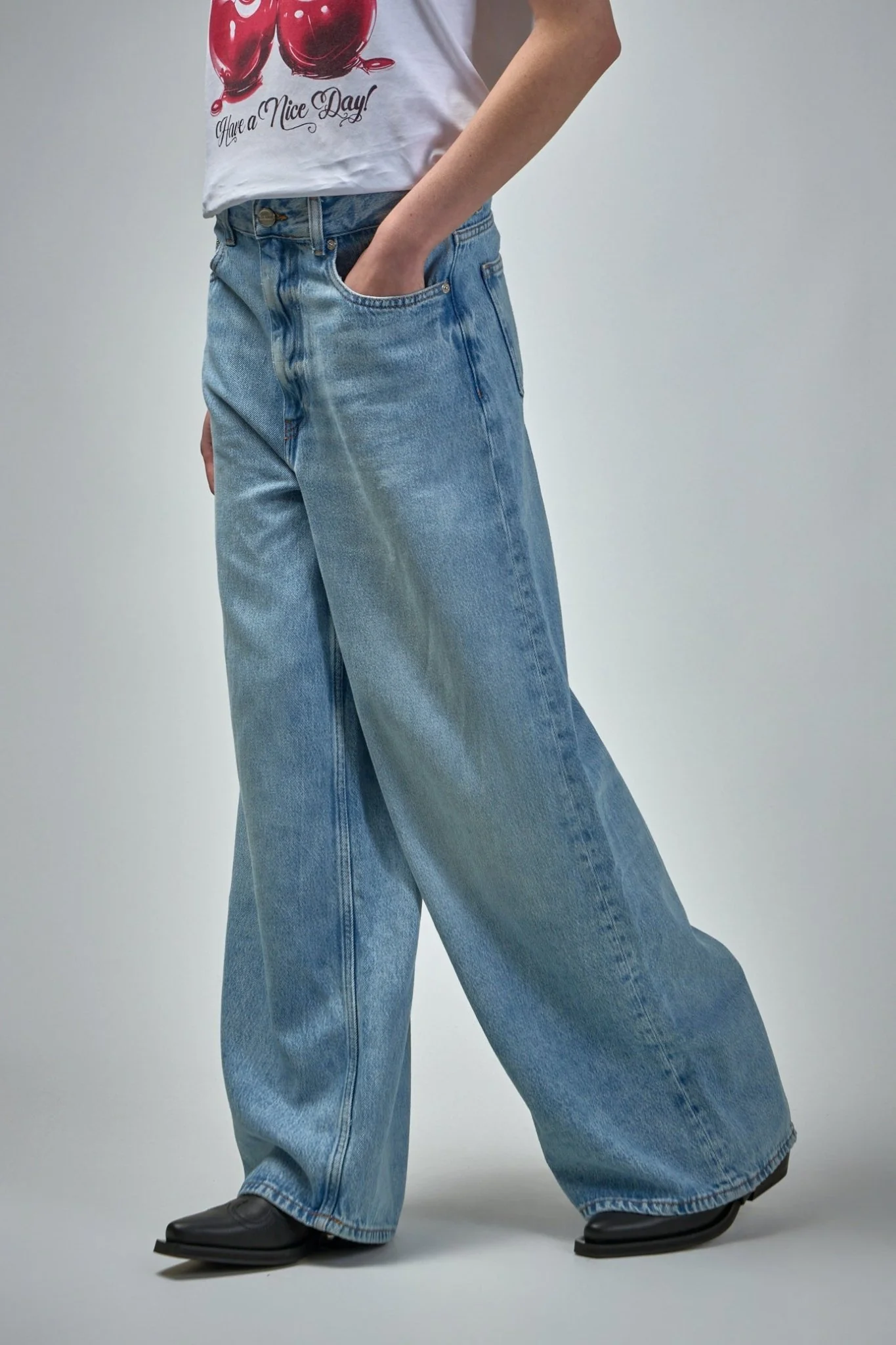 Soft Rigid Denim Baggy Jeans - Image 4