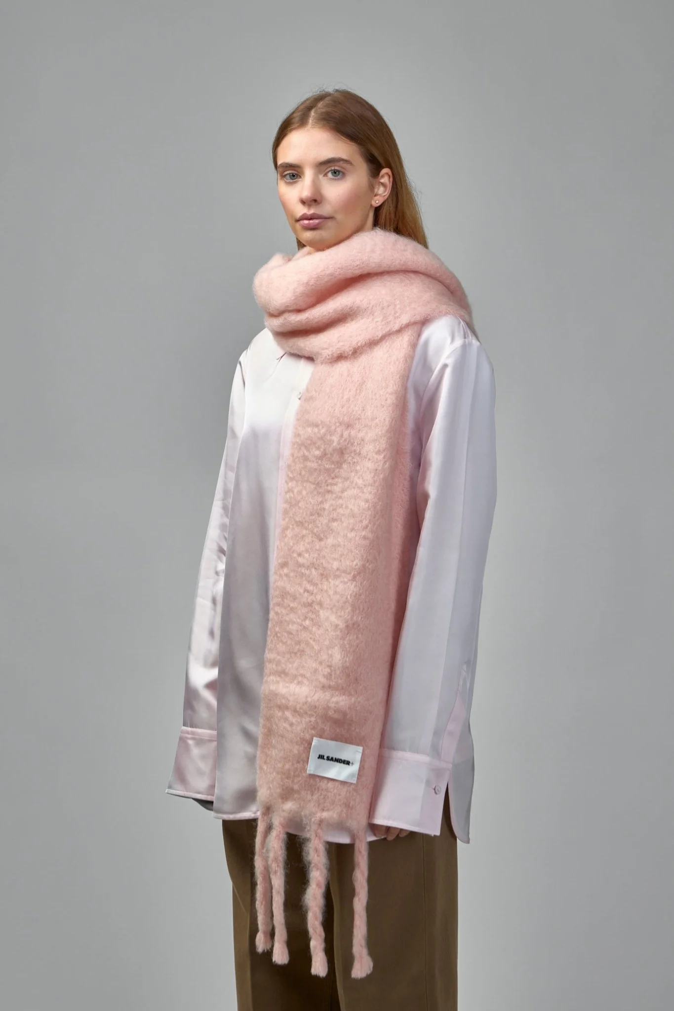 Logo Patch Fringe-detailed Scarf - Image 4