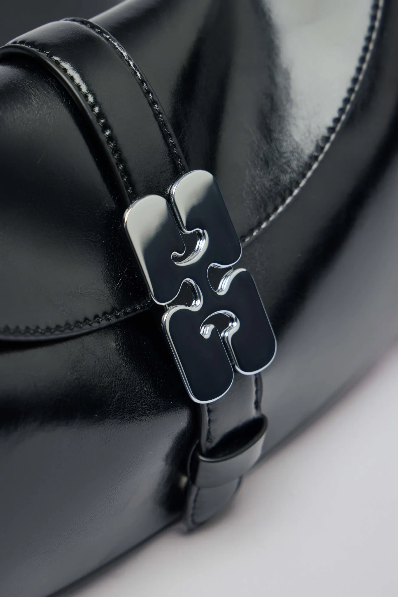 Kat Baguette Bag - Image 5