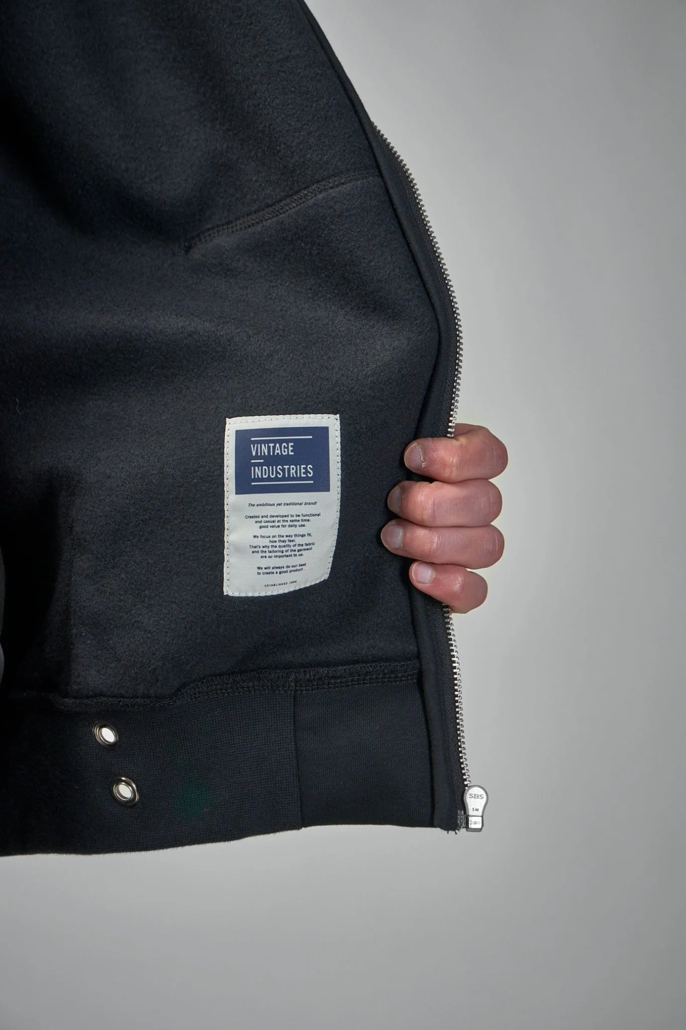 KH Hooded Vest black - Image 6