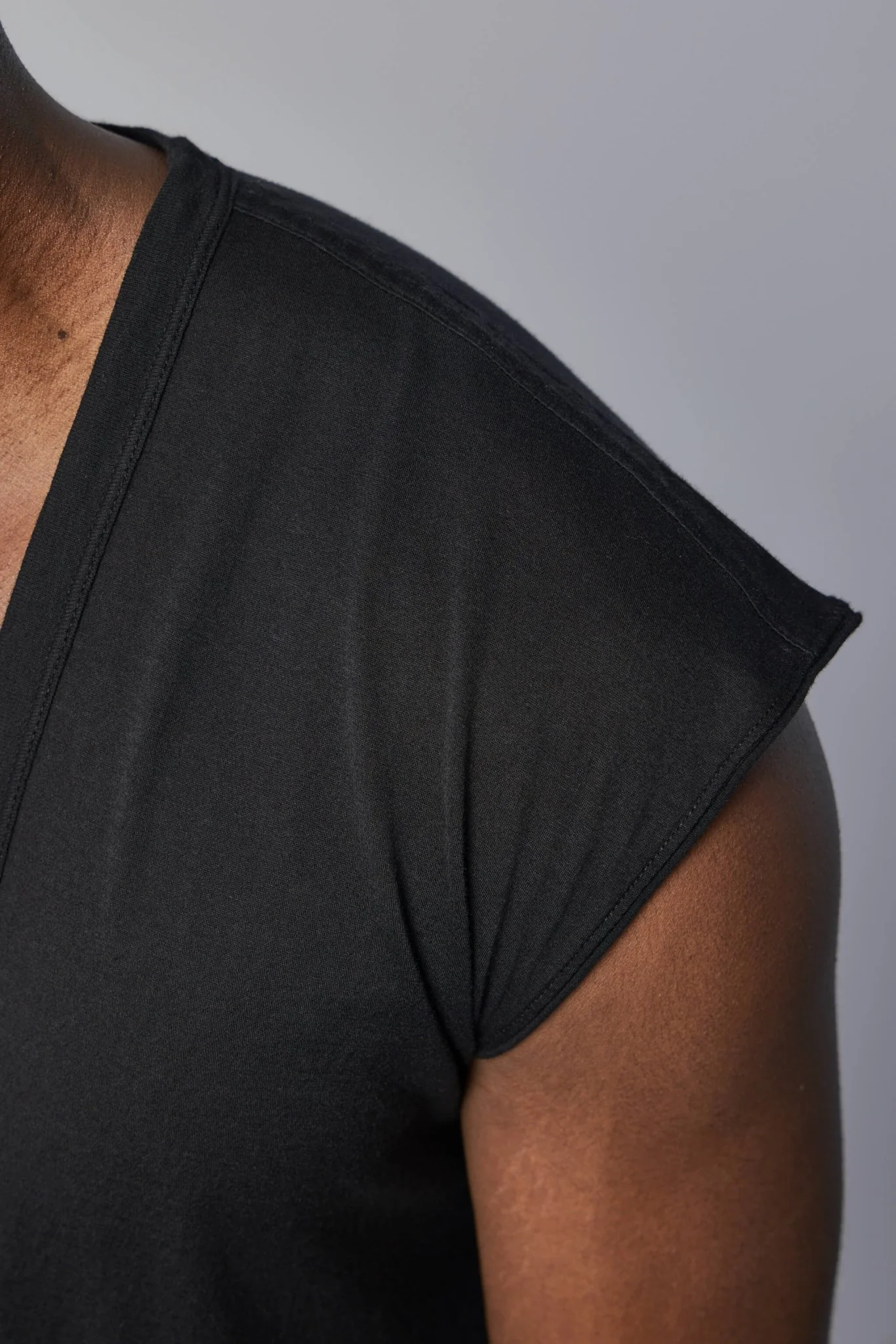 Dylan T Cotton Knit - Image 4