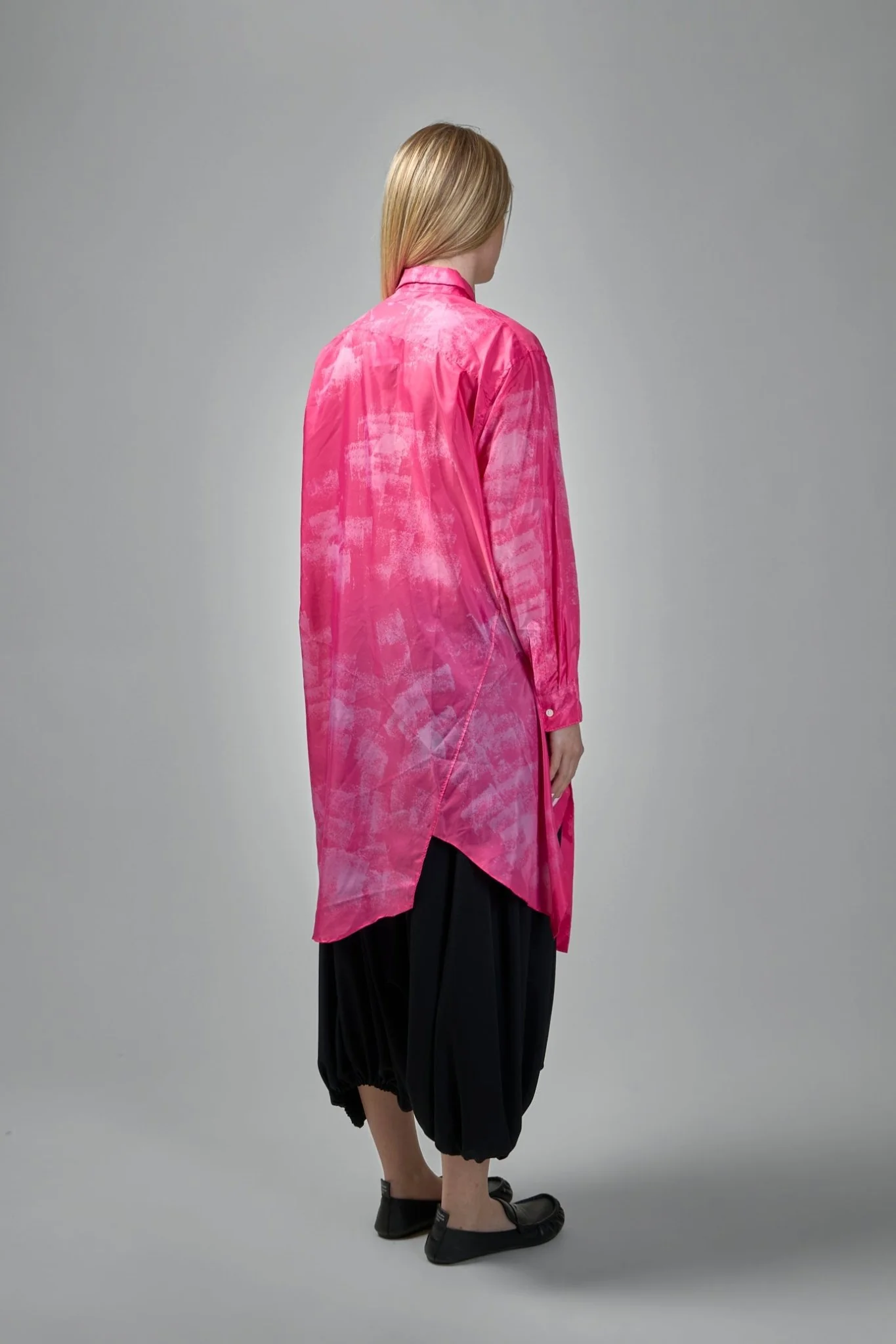 Longline Button-Down Blouse with Abstract Print - Image 3