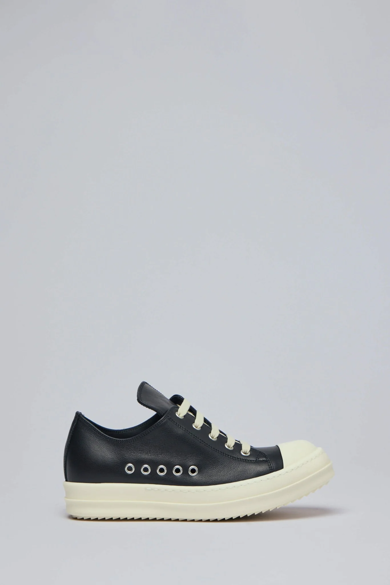 Extreme Low Sneaks