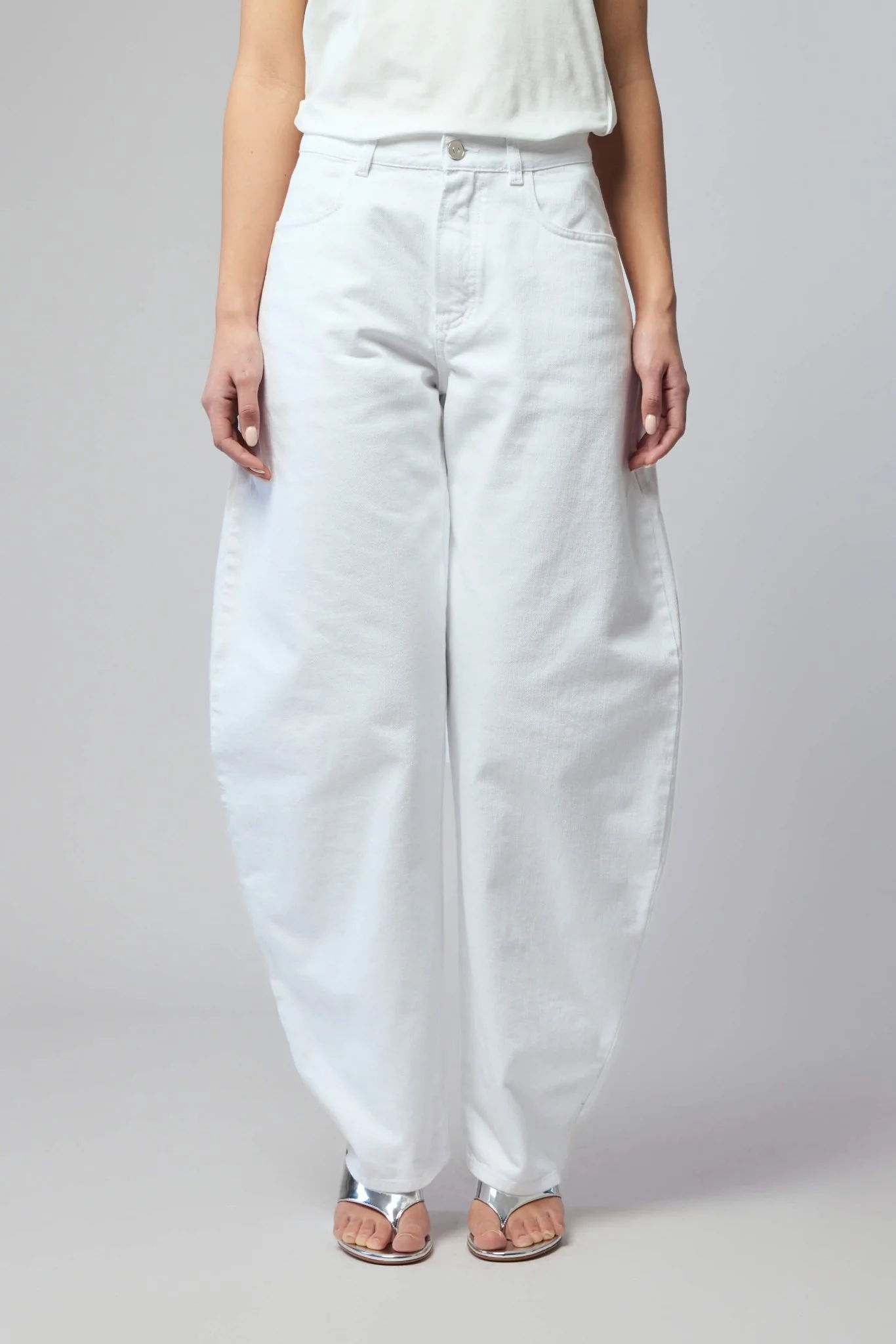 Low Waist Round Jeans - Image 2