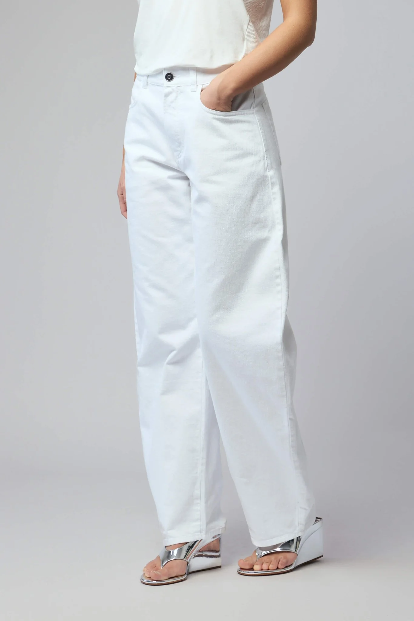 Low Waist Round Jeans - Image 3