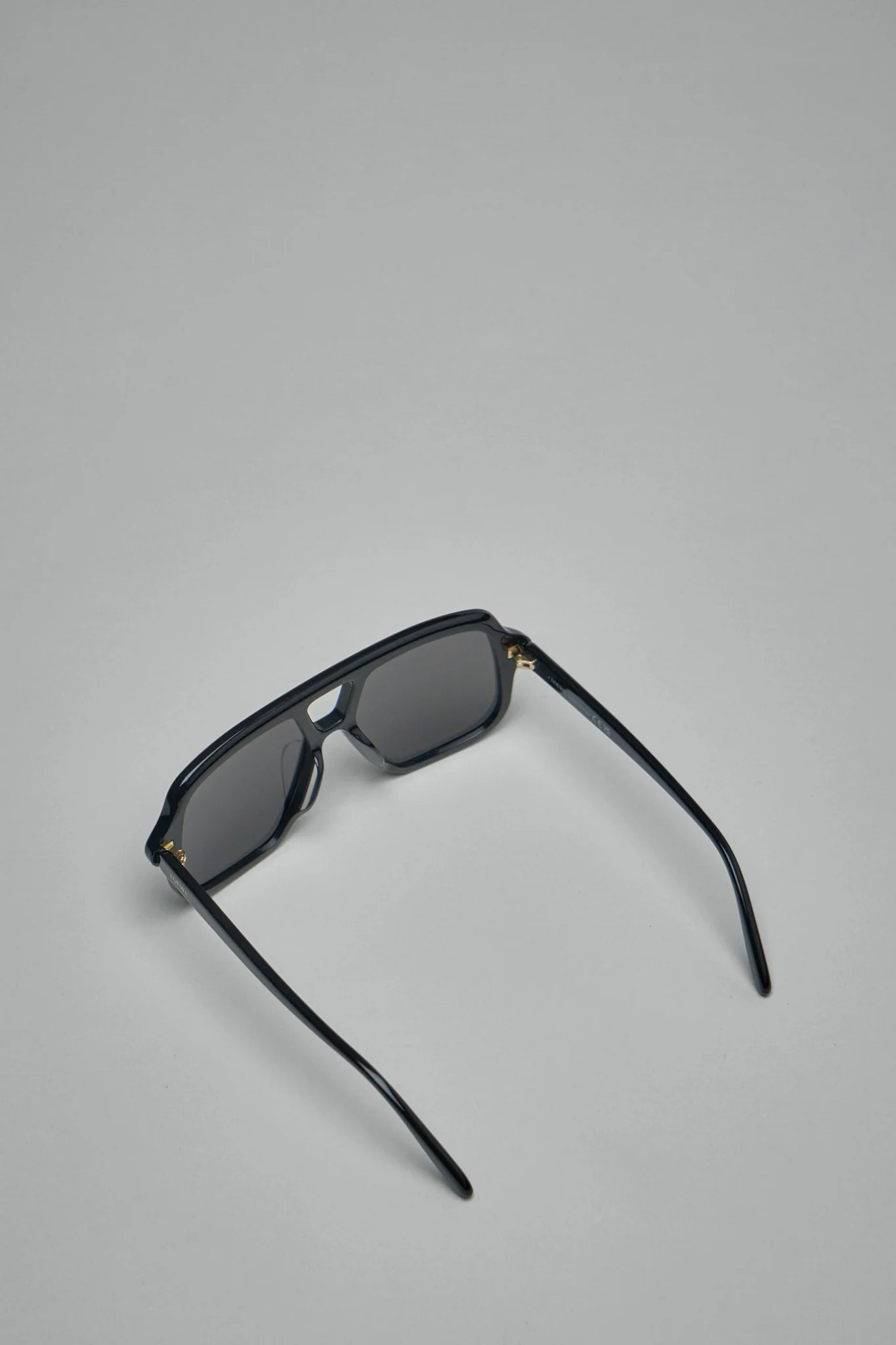 Slim Pilot Sunglasses - Image 4