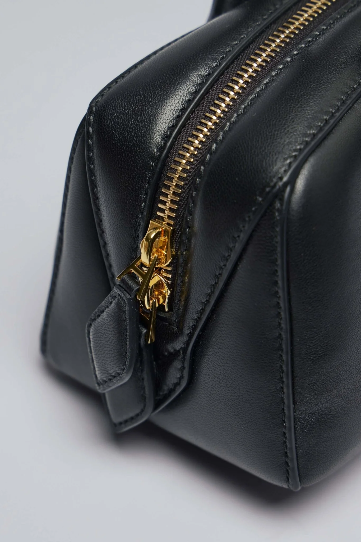 Le Teckel Medium Bag in Padded Leather - Image 4