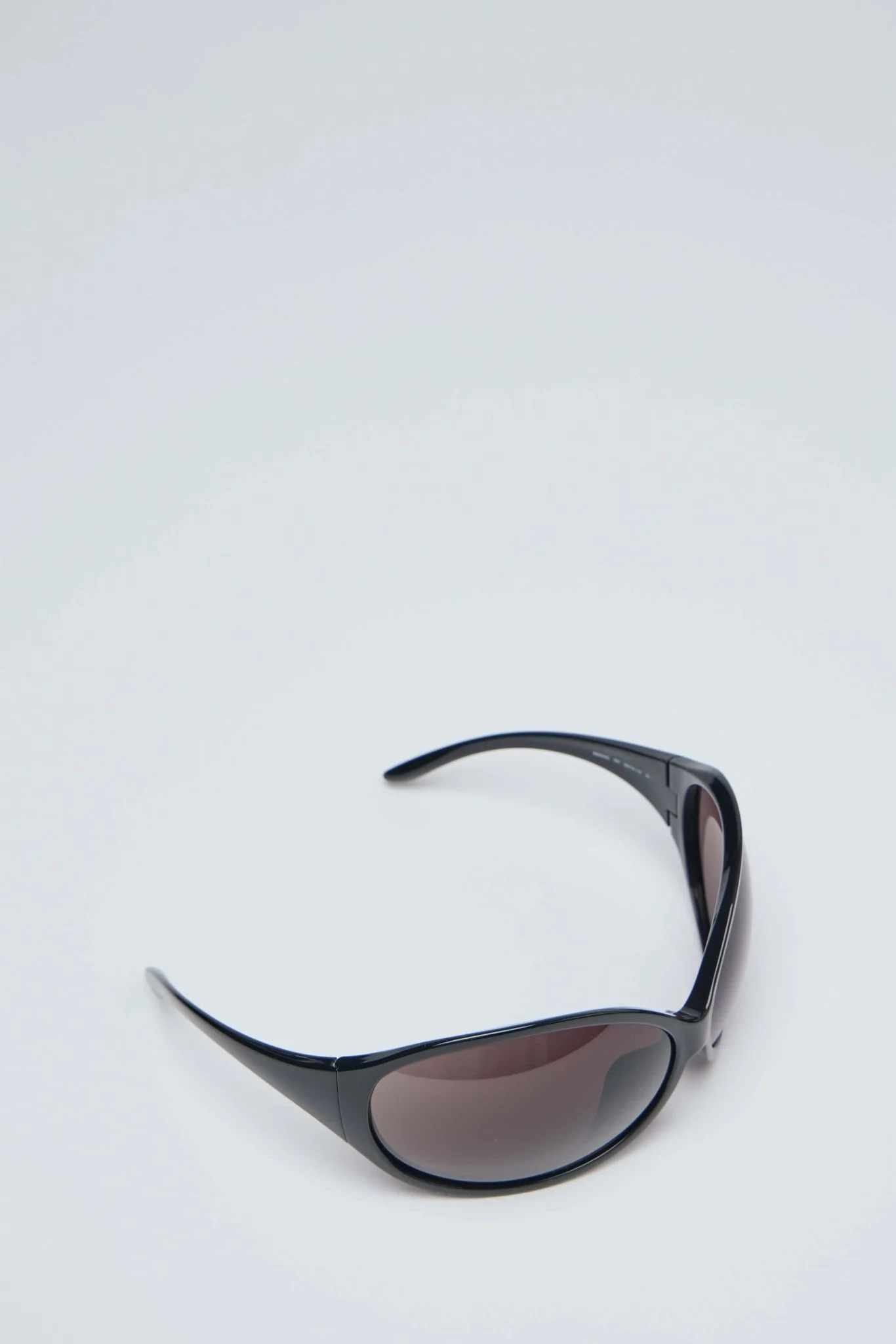 Phantom Round Sunglasses - Image 2