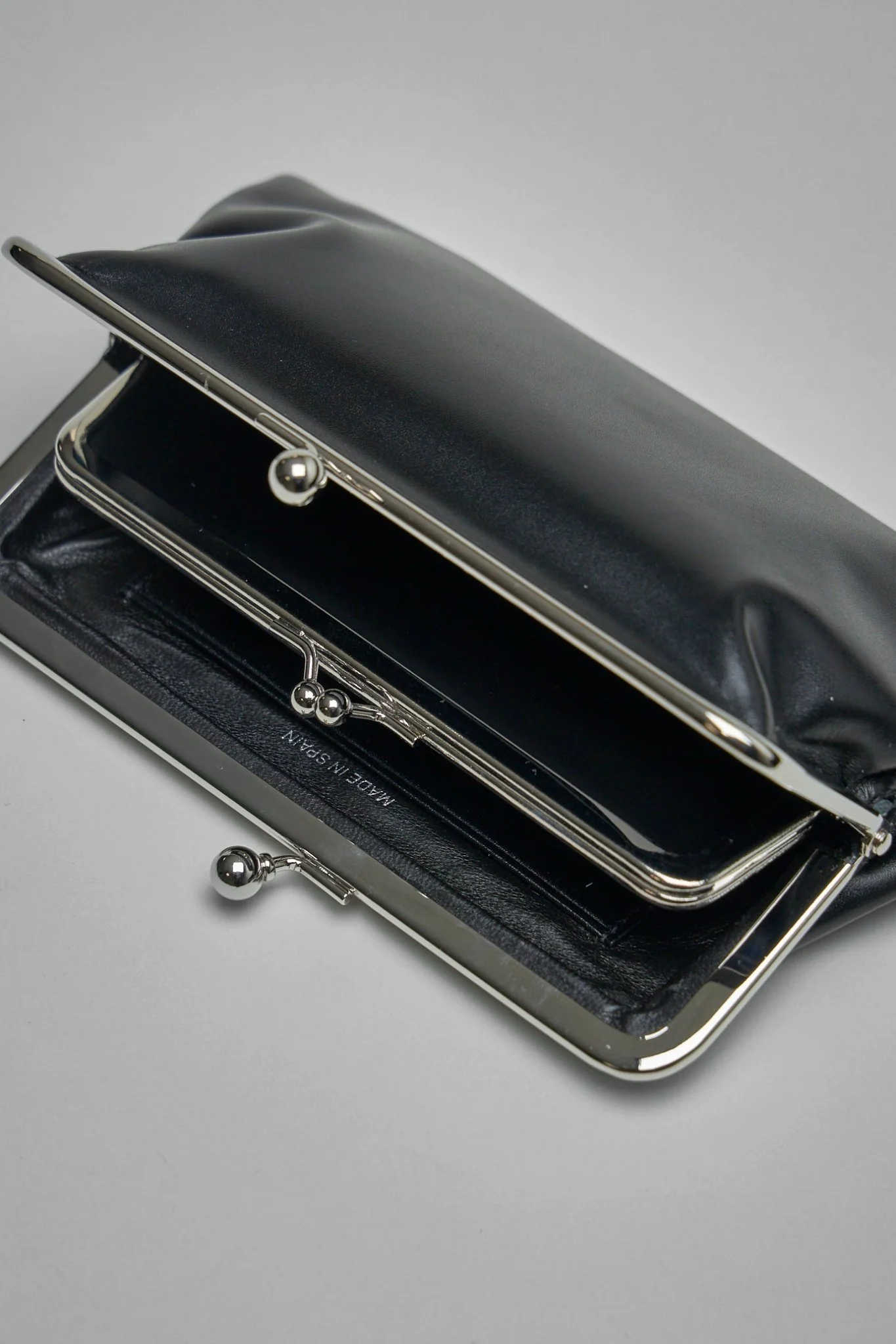 Kiss Clasp Medium Wallet - Image 3