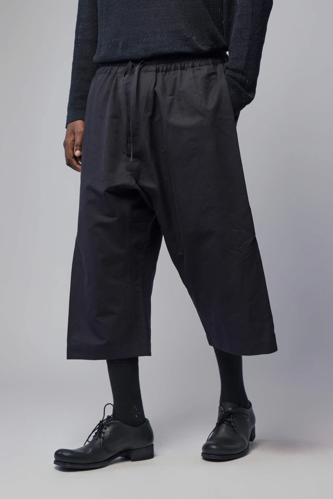 Single Pleated Cropped Shorts - Image 3