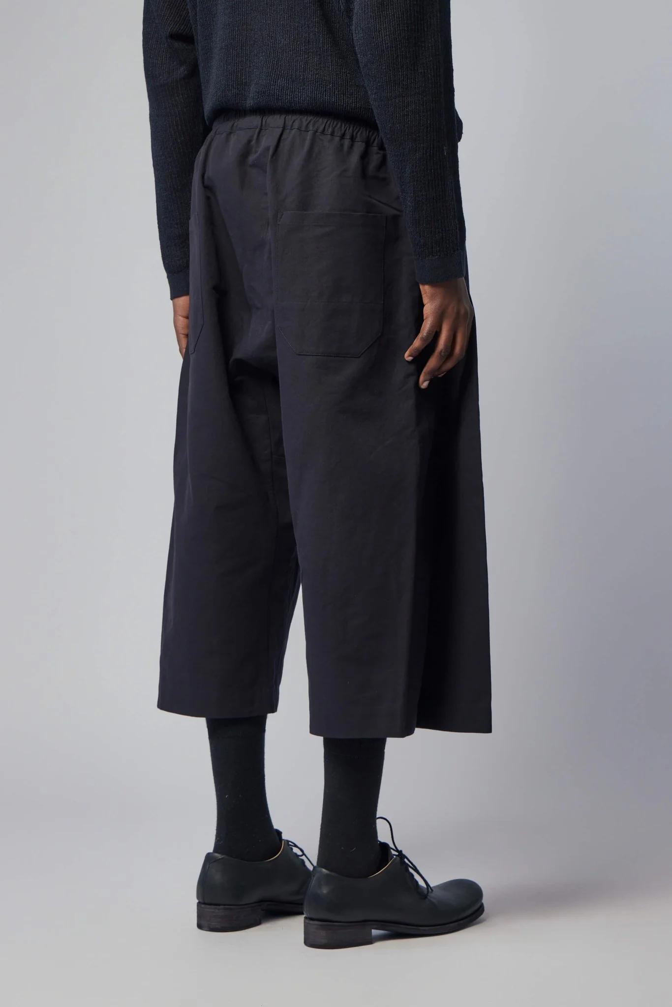 Single Pleated Cropped Shorts - Image 5