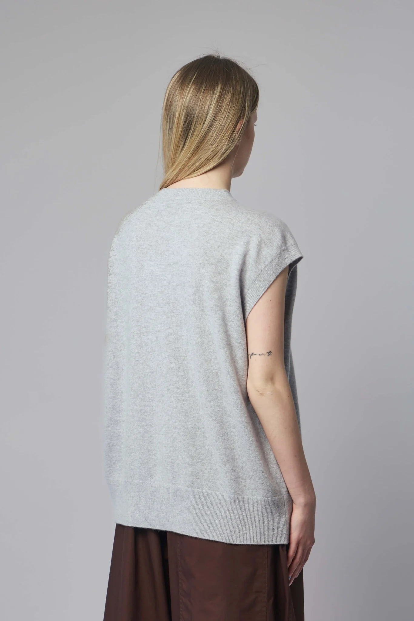 Sleeveless Pullover Crewneck - Image 5