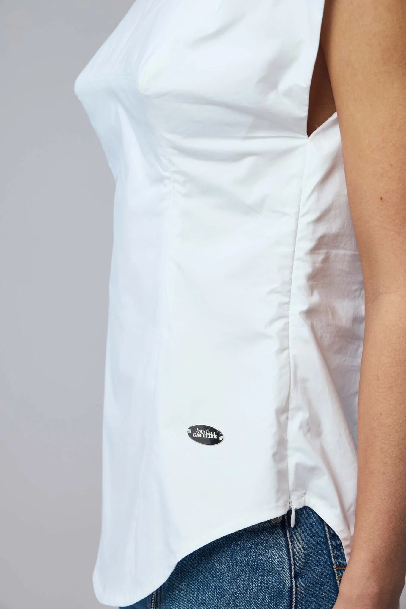 Sleeveless Reversed Shirt with Pointy Boobs - Image 4