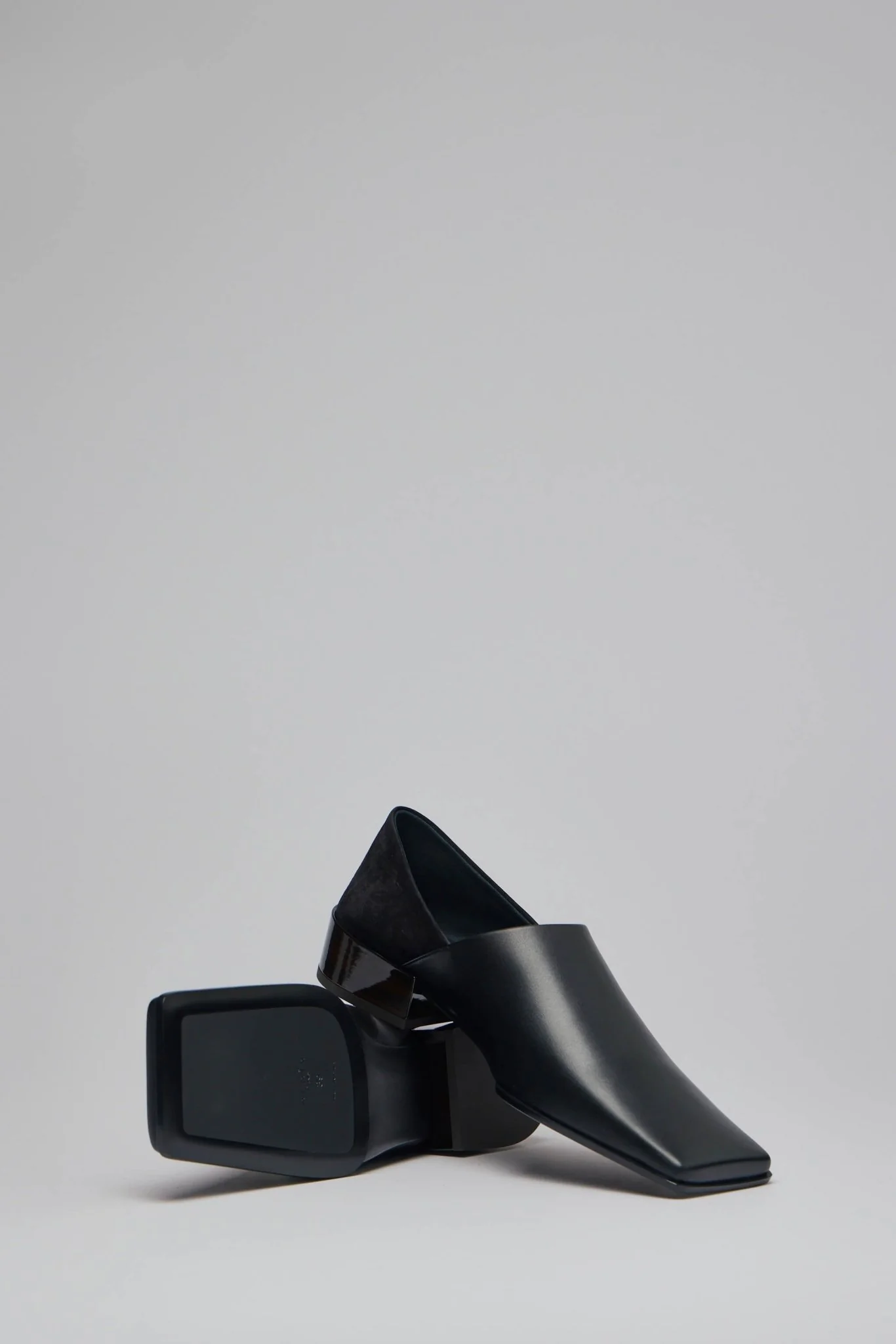 Square Slippers in Leather - Image 5