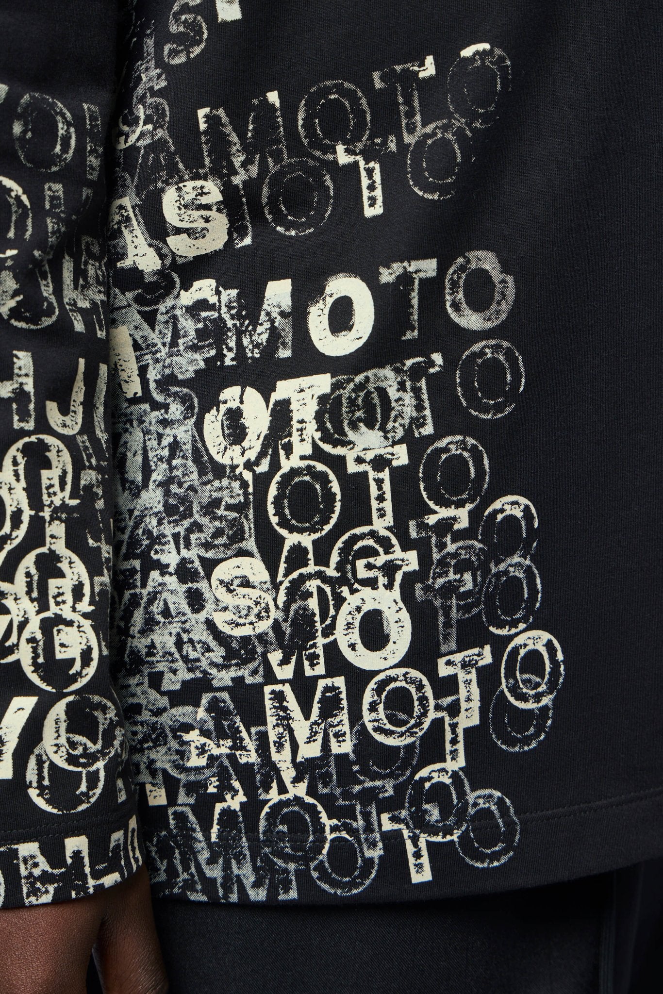 U Gfx Ls Tee - Image 4
