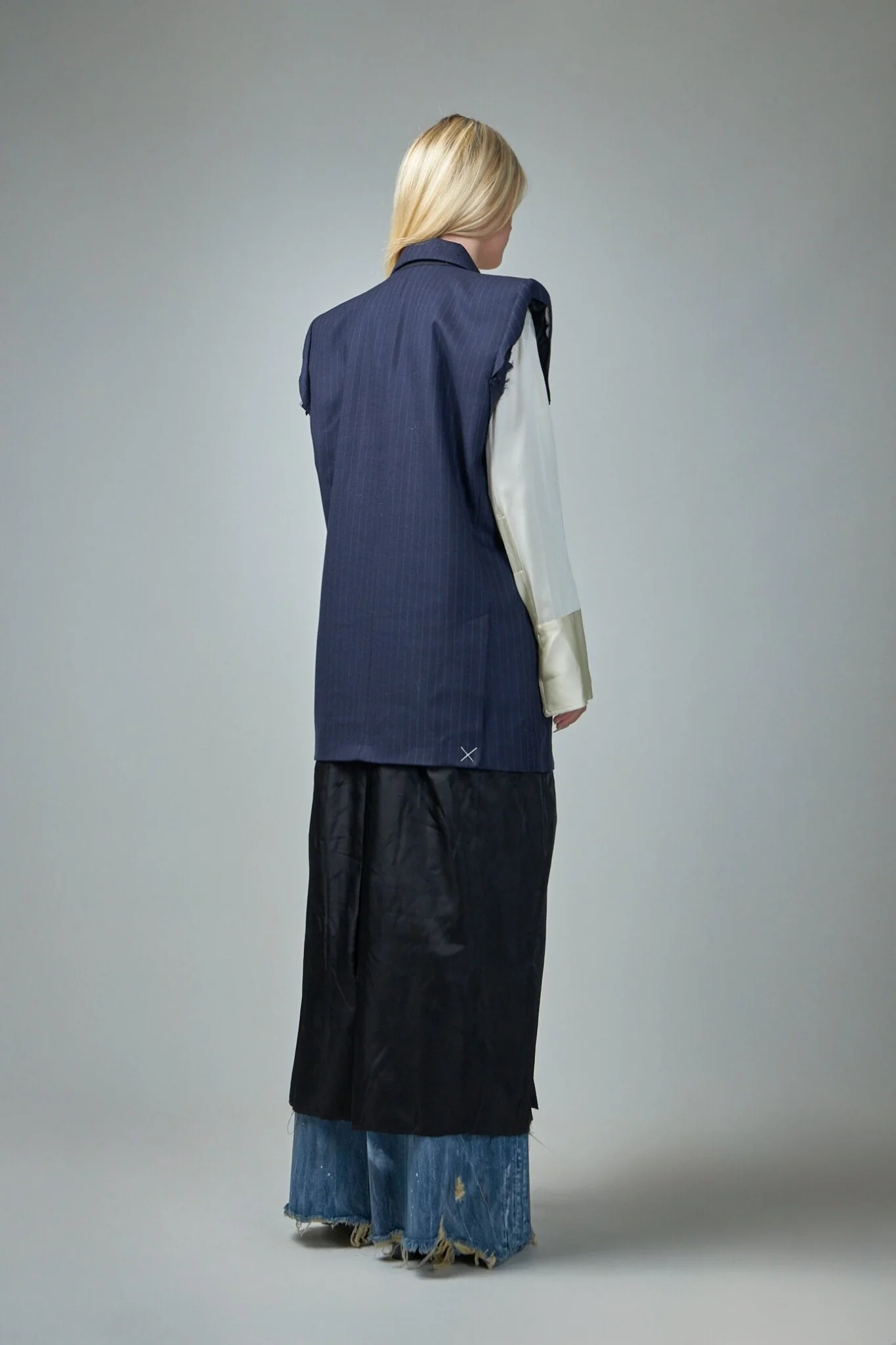 Deconstructed Sleeveless Lining Coat - Image 3