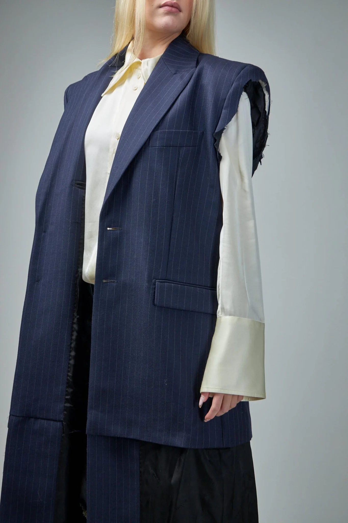 Deconstructed Sleeveless Lining Coat - Image 5