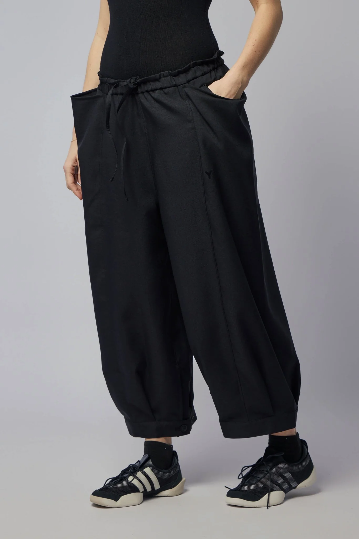 W SU Cropped TP Wide-Leg Pants - Image 3