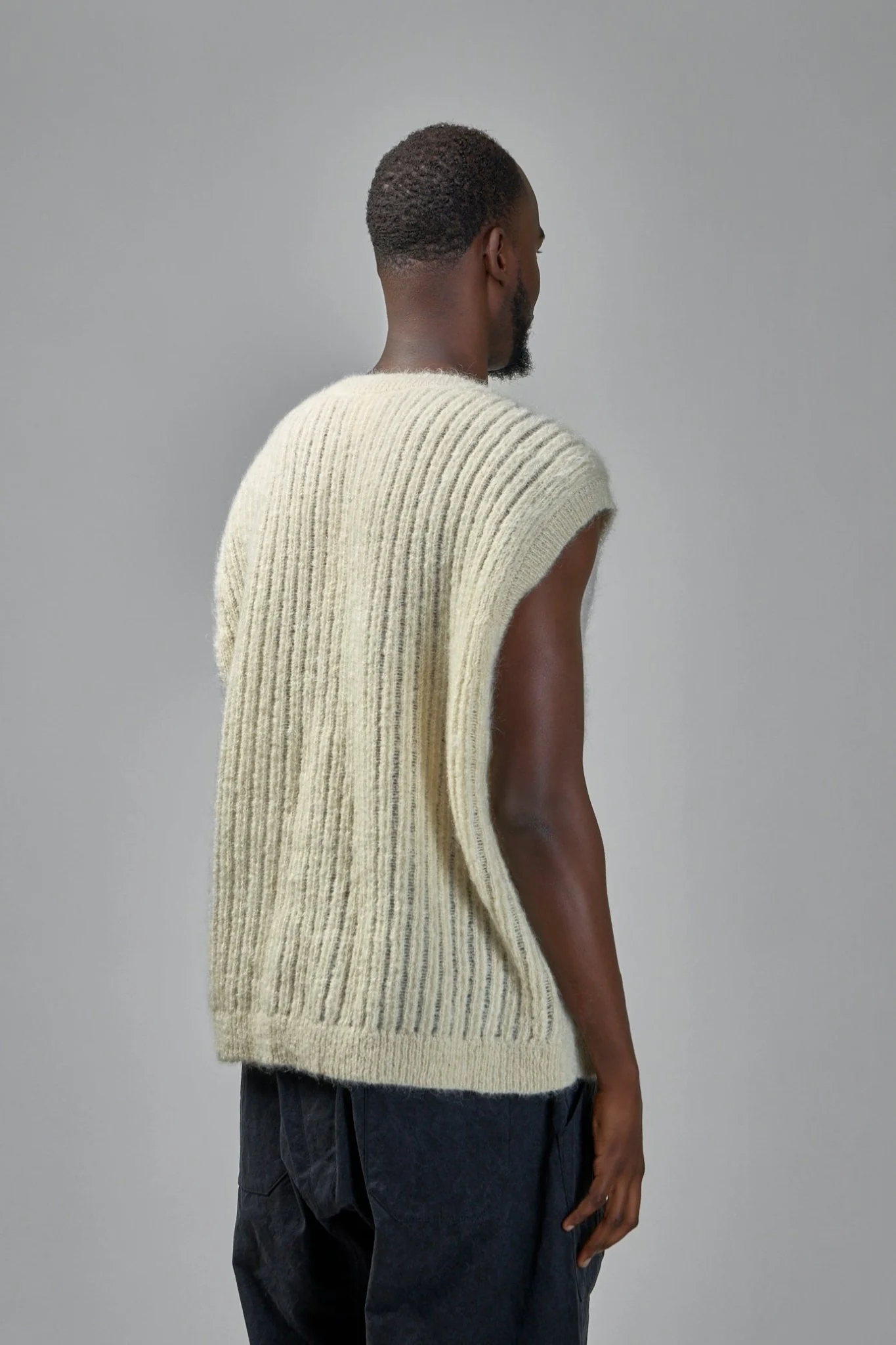 Knit#72 Wide fit Sleeveless V-Neck - Image 3
