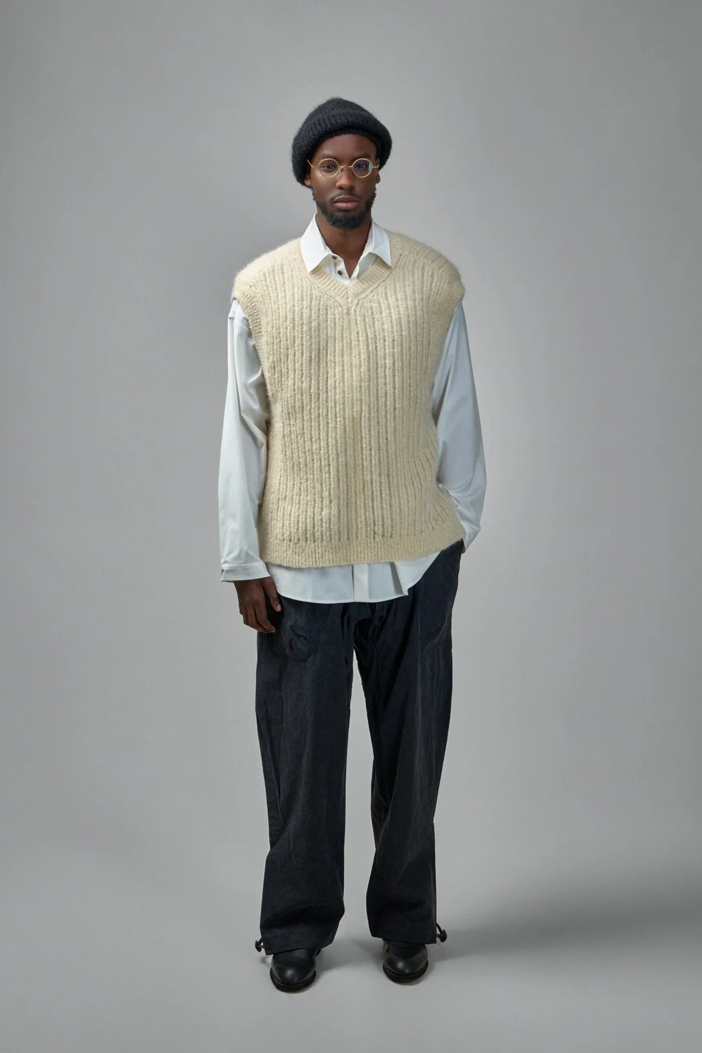 Knit#72 Wide fit Sleeveless V-Neck - Image 5