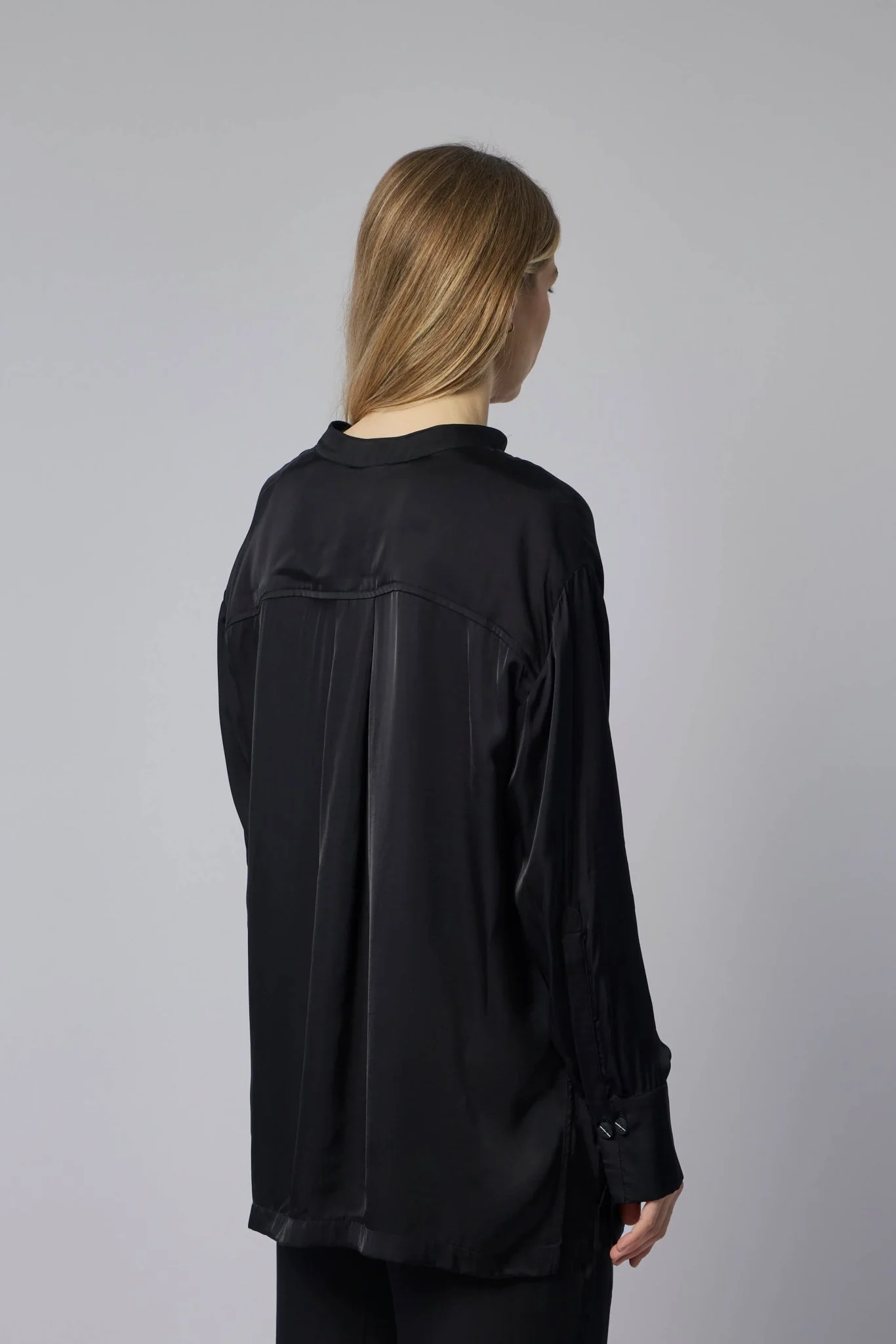 W H 21 - Image 5