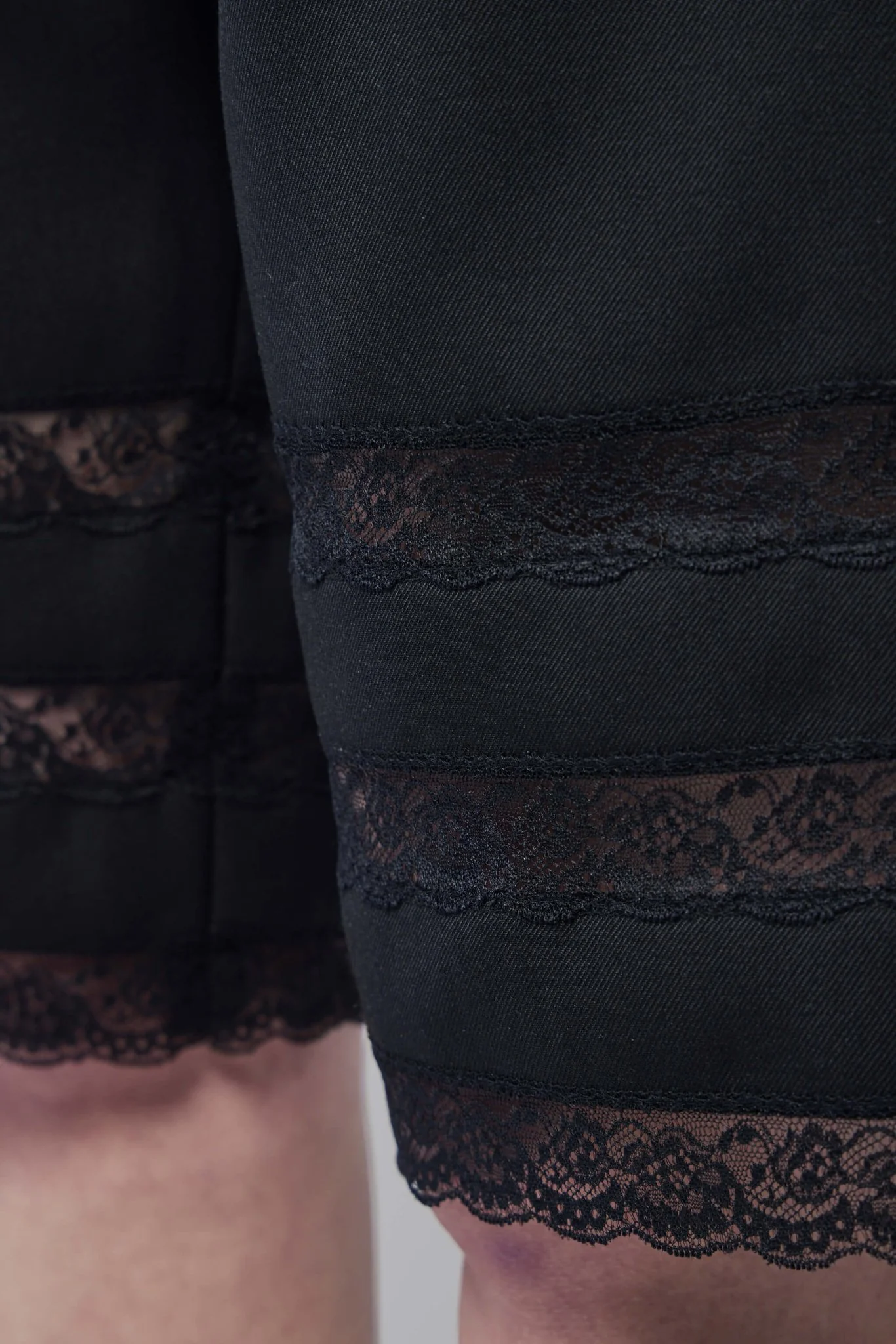 Women Lace Trade Shorts Woven - Image 4